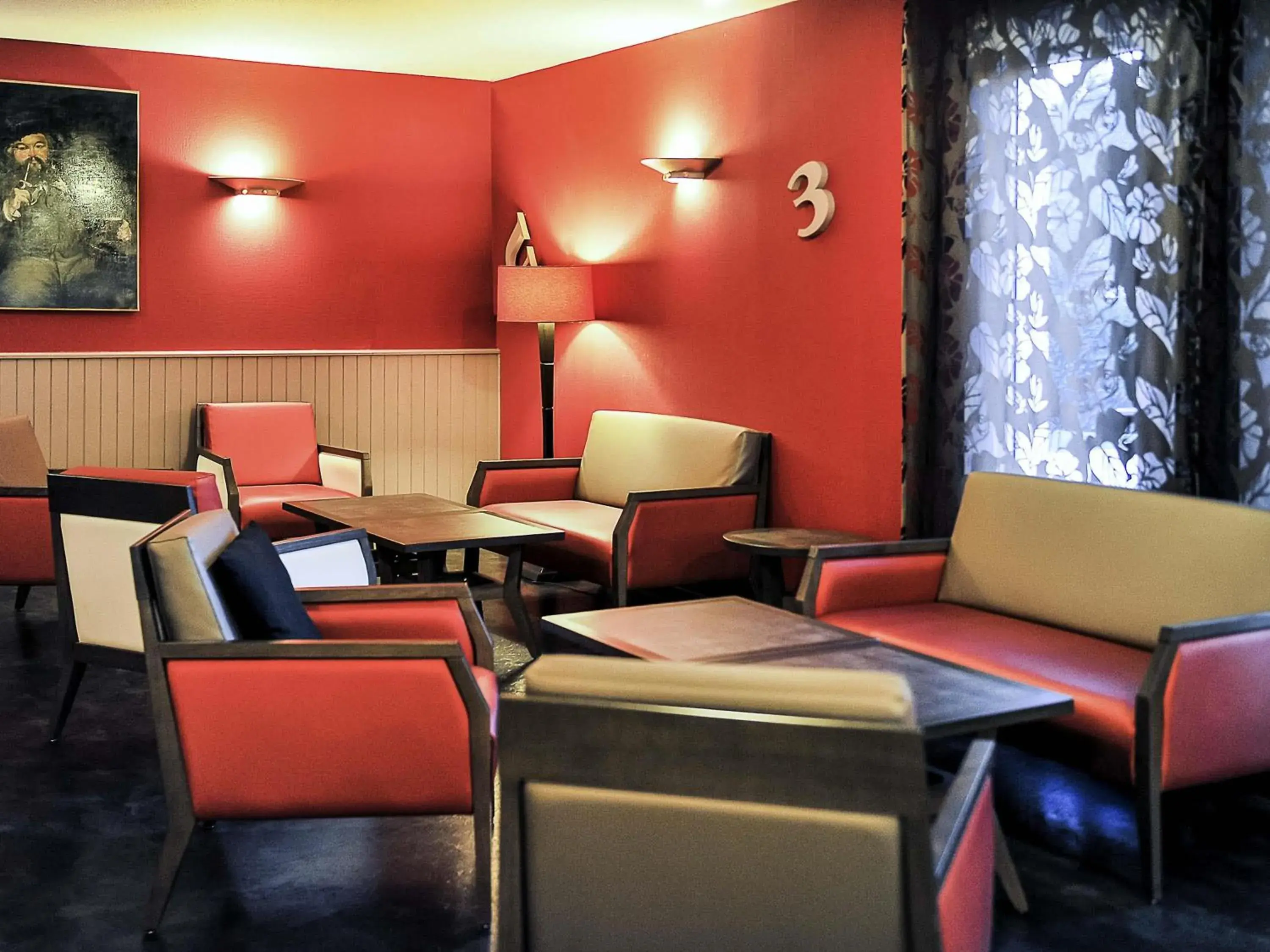 Lounge or bar in Hotel ibis Autun Lounge or bar in Hotel ibis Autun