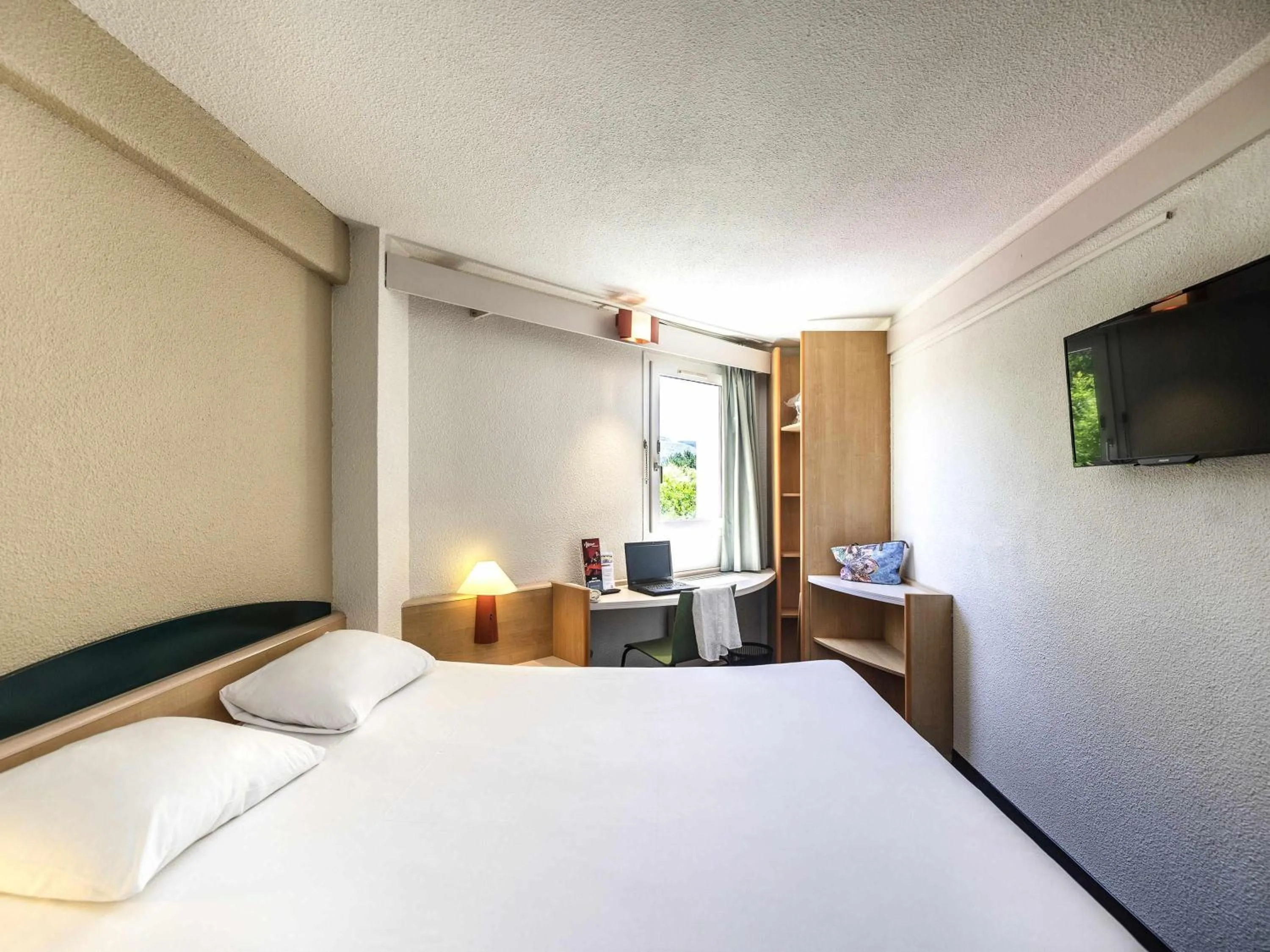 Bedroom, Bed in Hotel ibis Autun