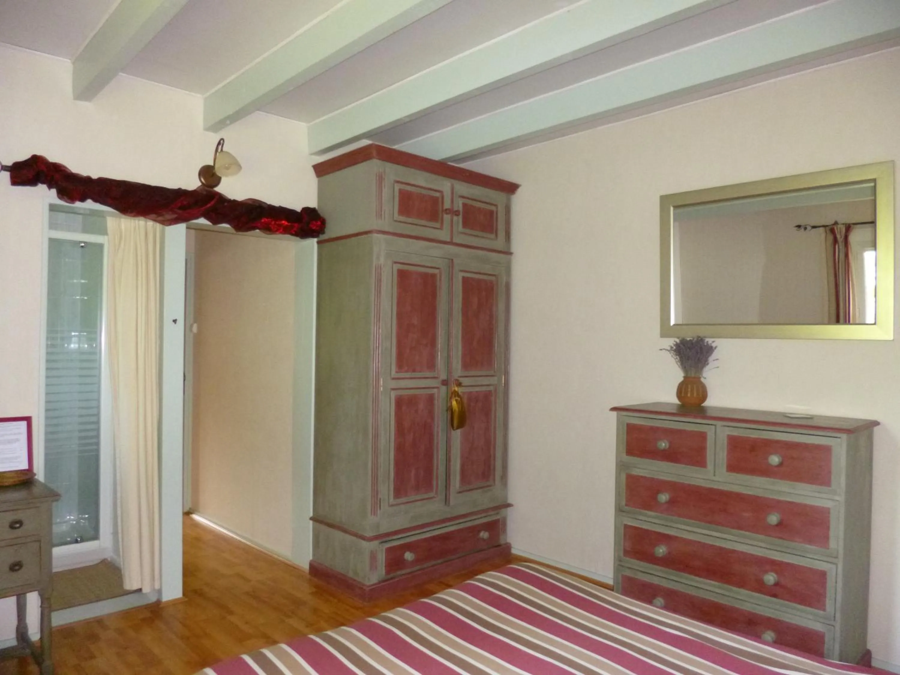 Photo of the whole room in GREEN BIKE PYRENEES