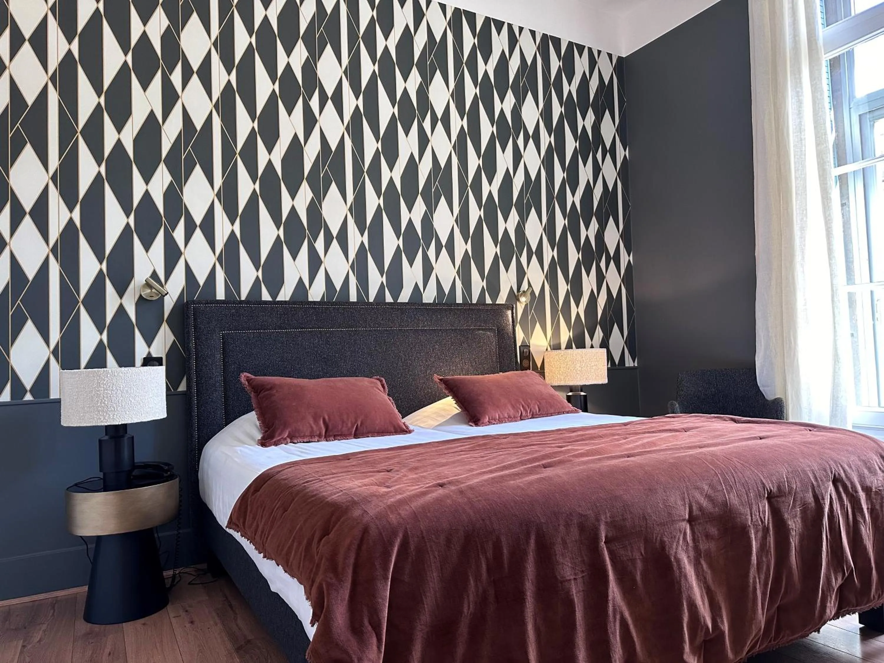 Property building, Bed in Le Grand Hotel