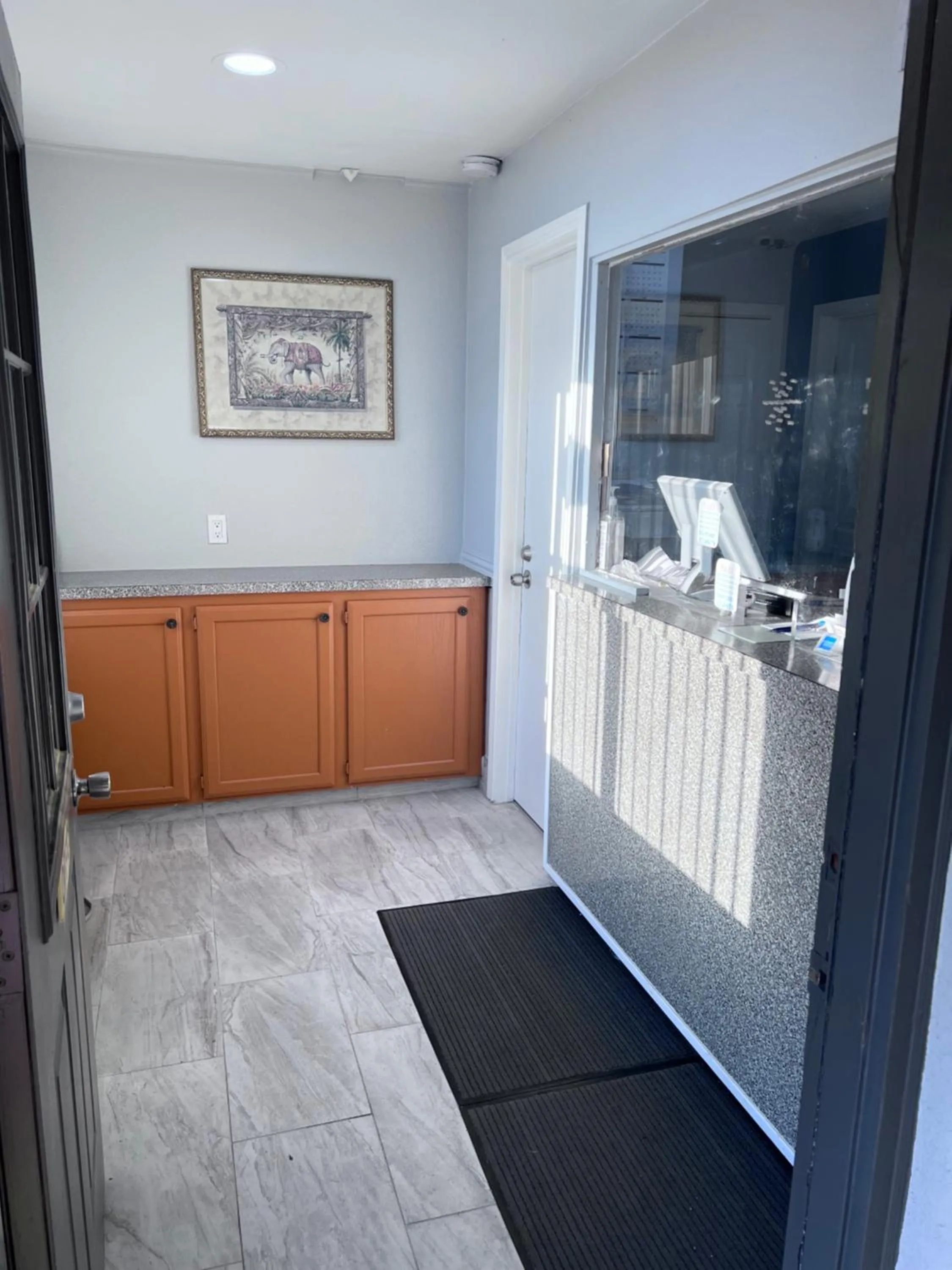 Lobby or reception in Economy Inn Ashdown