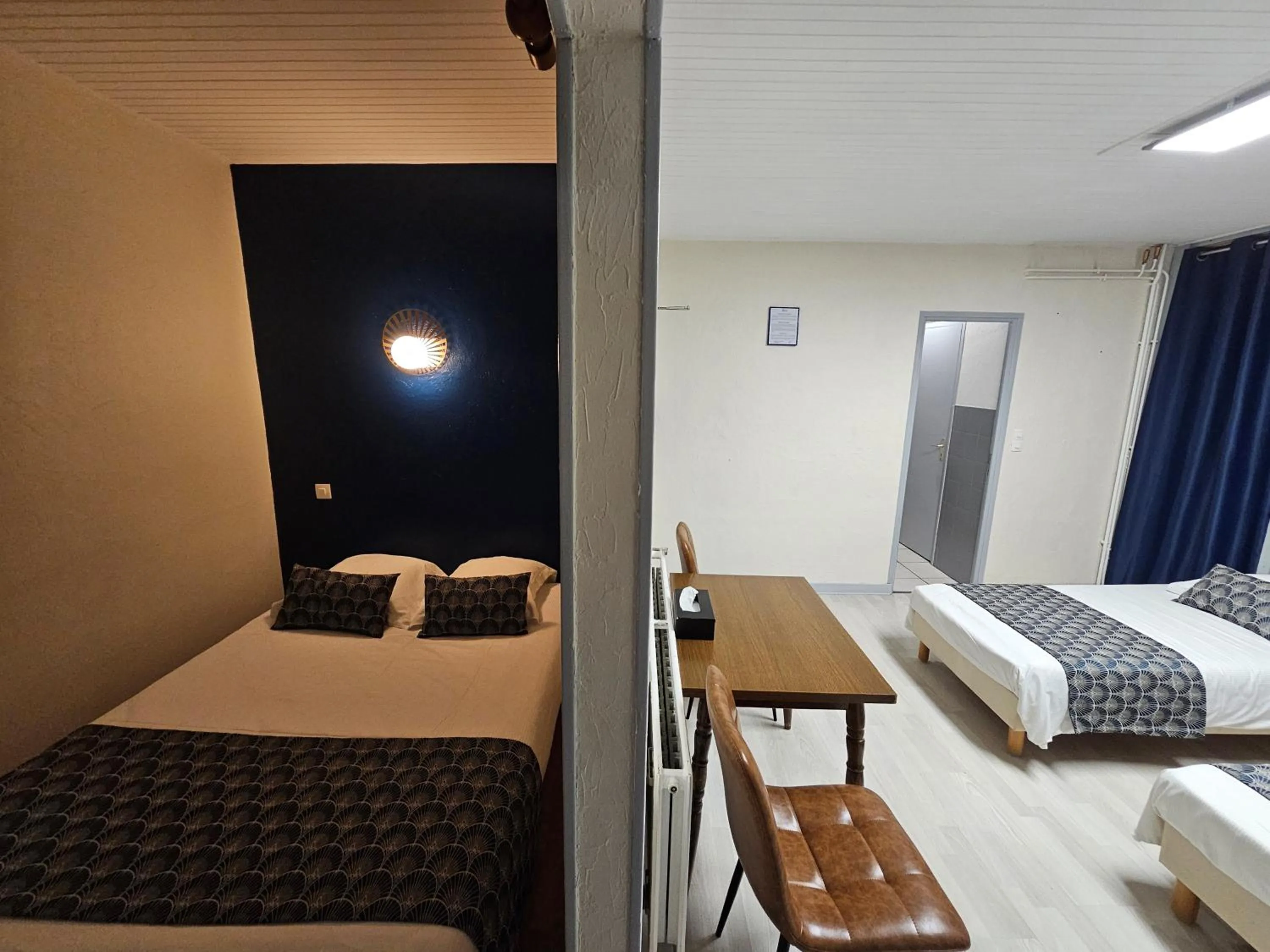 Photo of the whole room, Bed in Escal Hôtel