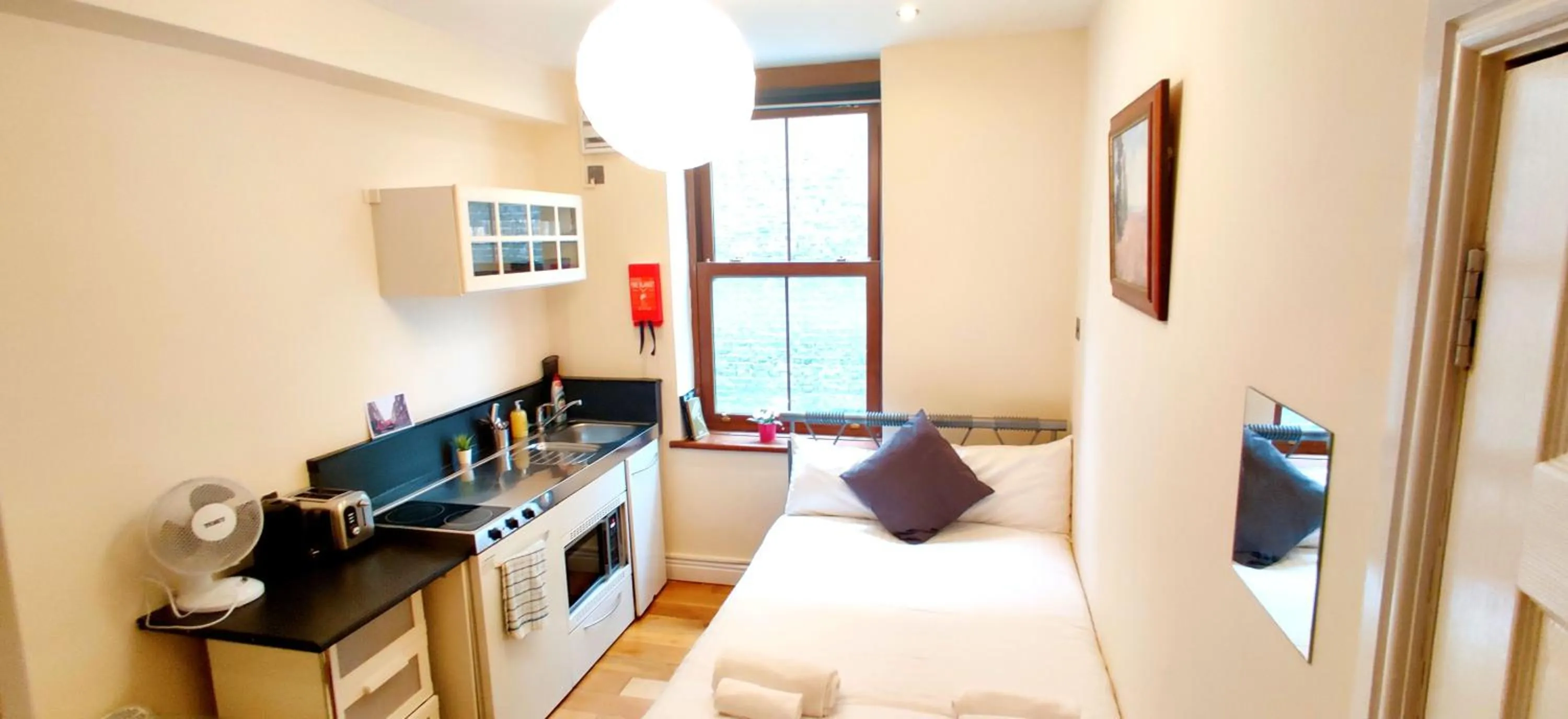 Bedroom, Bed in White's Row Resident