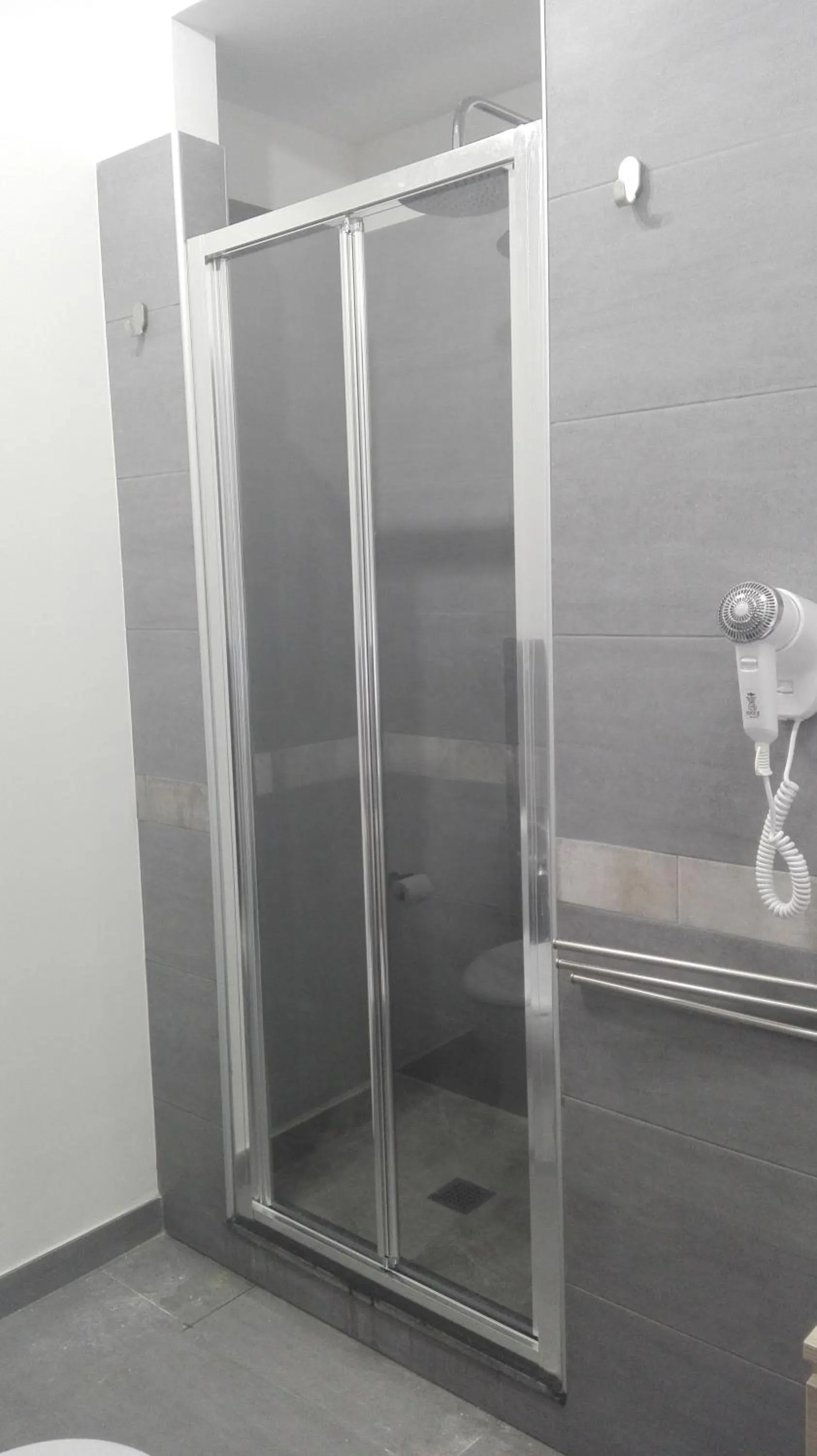 Shower in B&B TERRA DI MITI