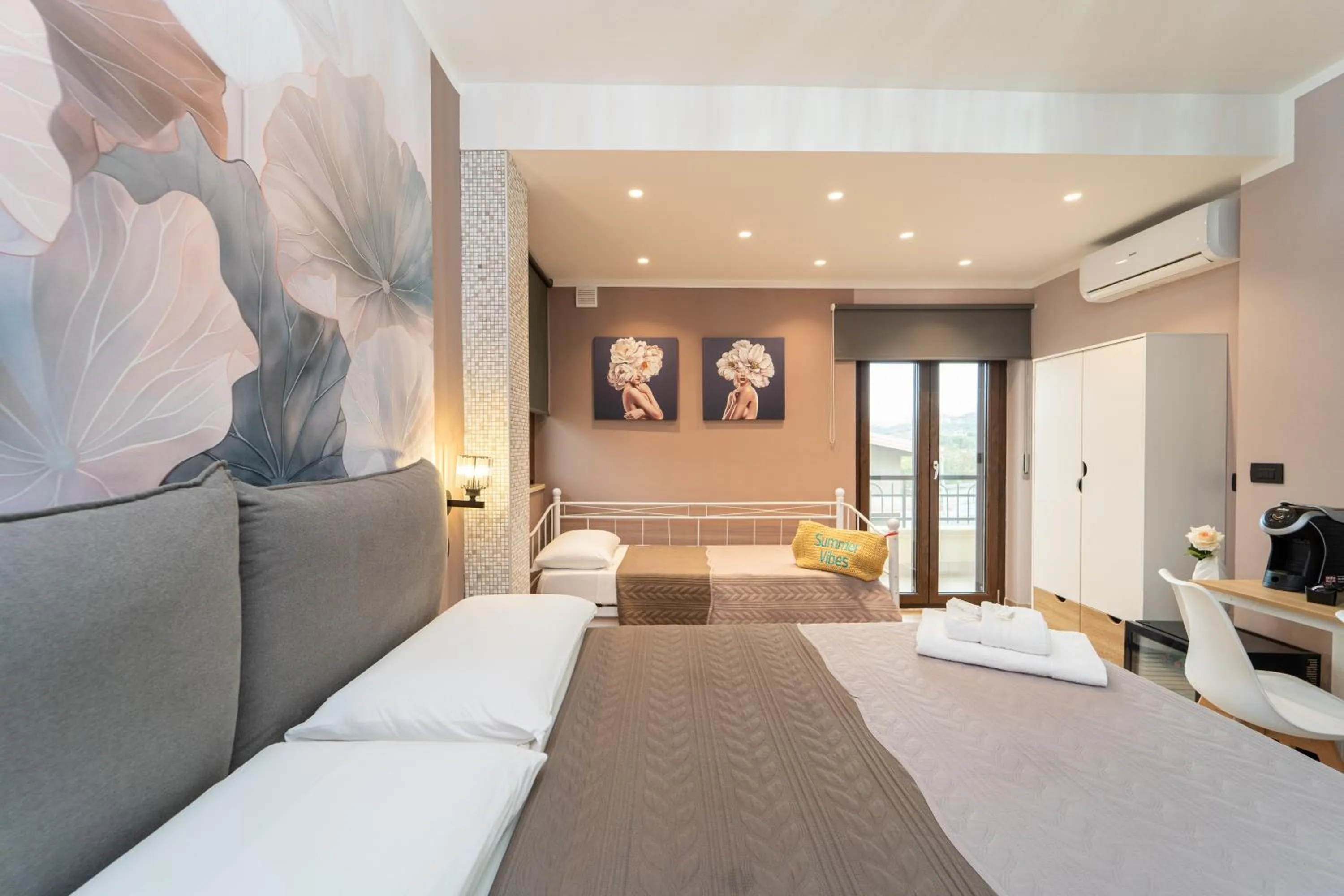 Bed in B&B Golden House & spa