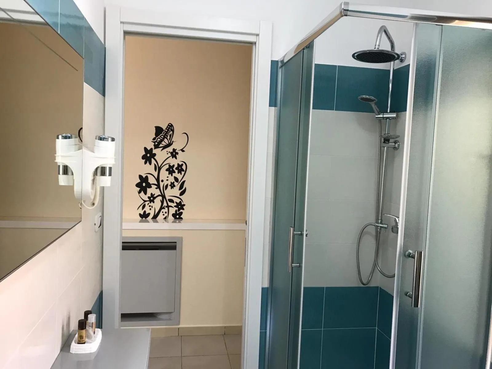 Shower in B&B Golden House & spa