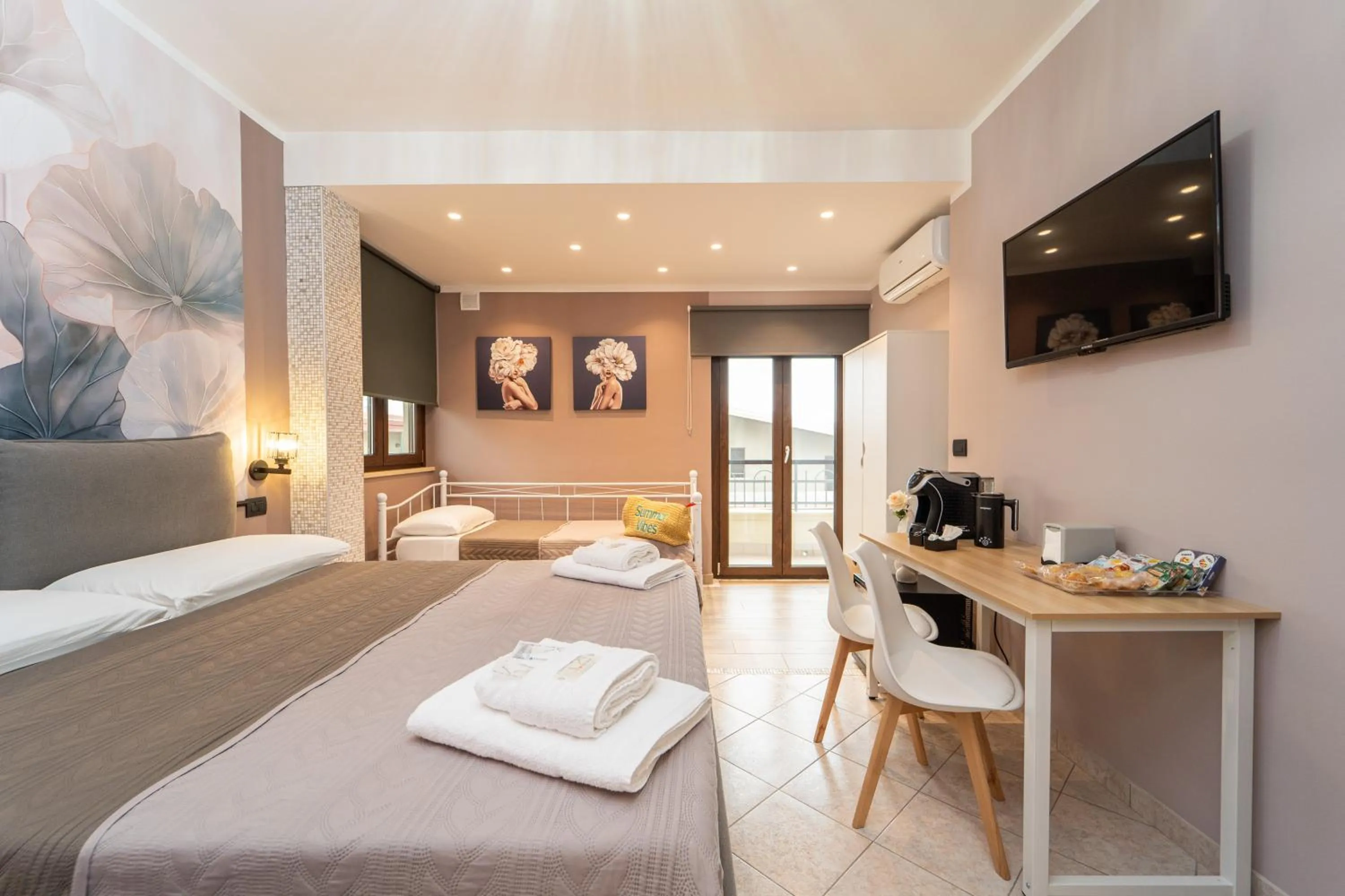 Bed in B&B Golden House & spa