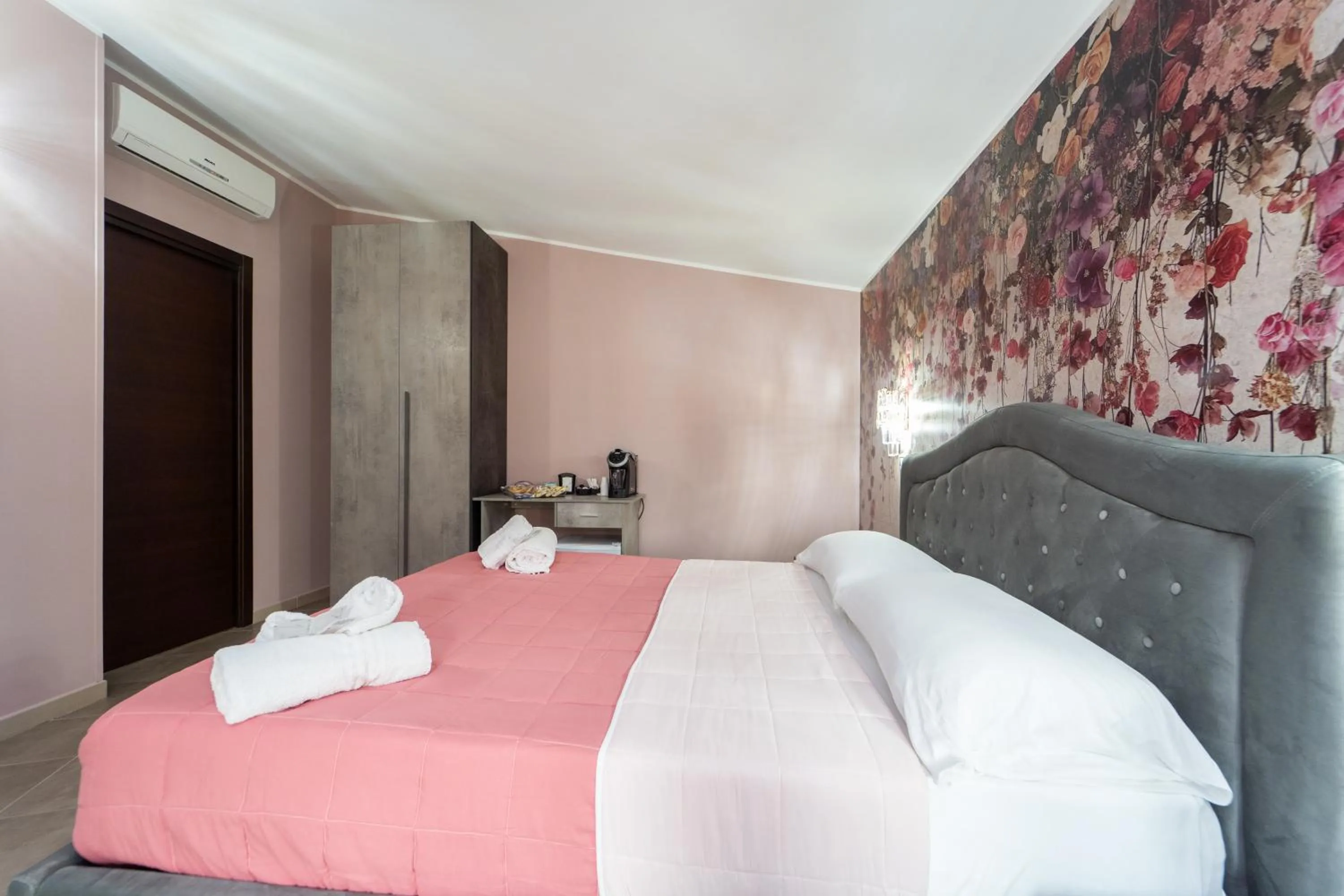 Bed in B&B Golden House & spa