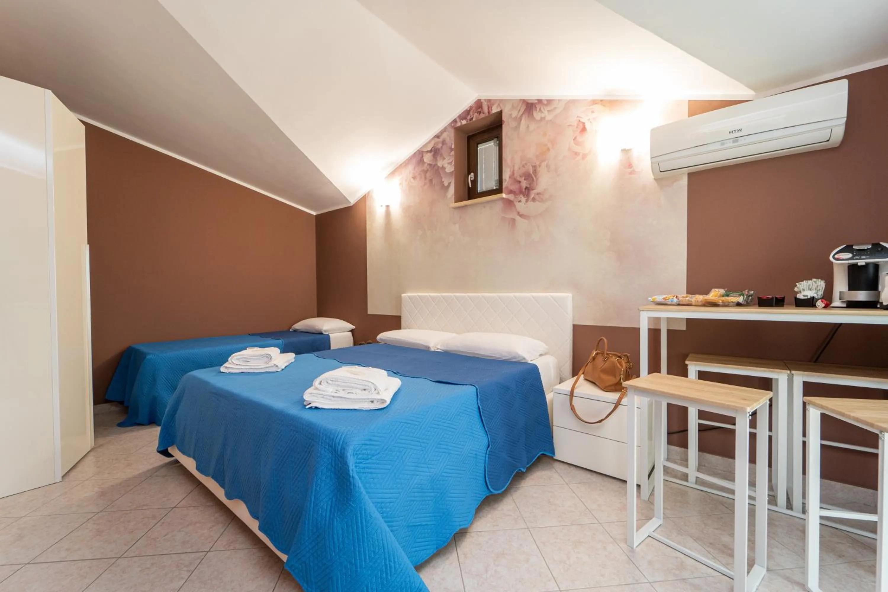 Bed in B&B Golden House & spa