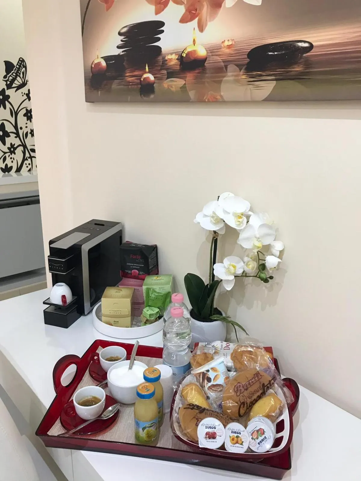 Coffee/tea facilities in B&B Golden House & spa
