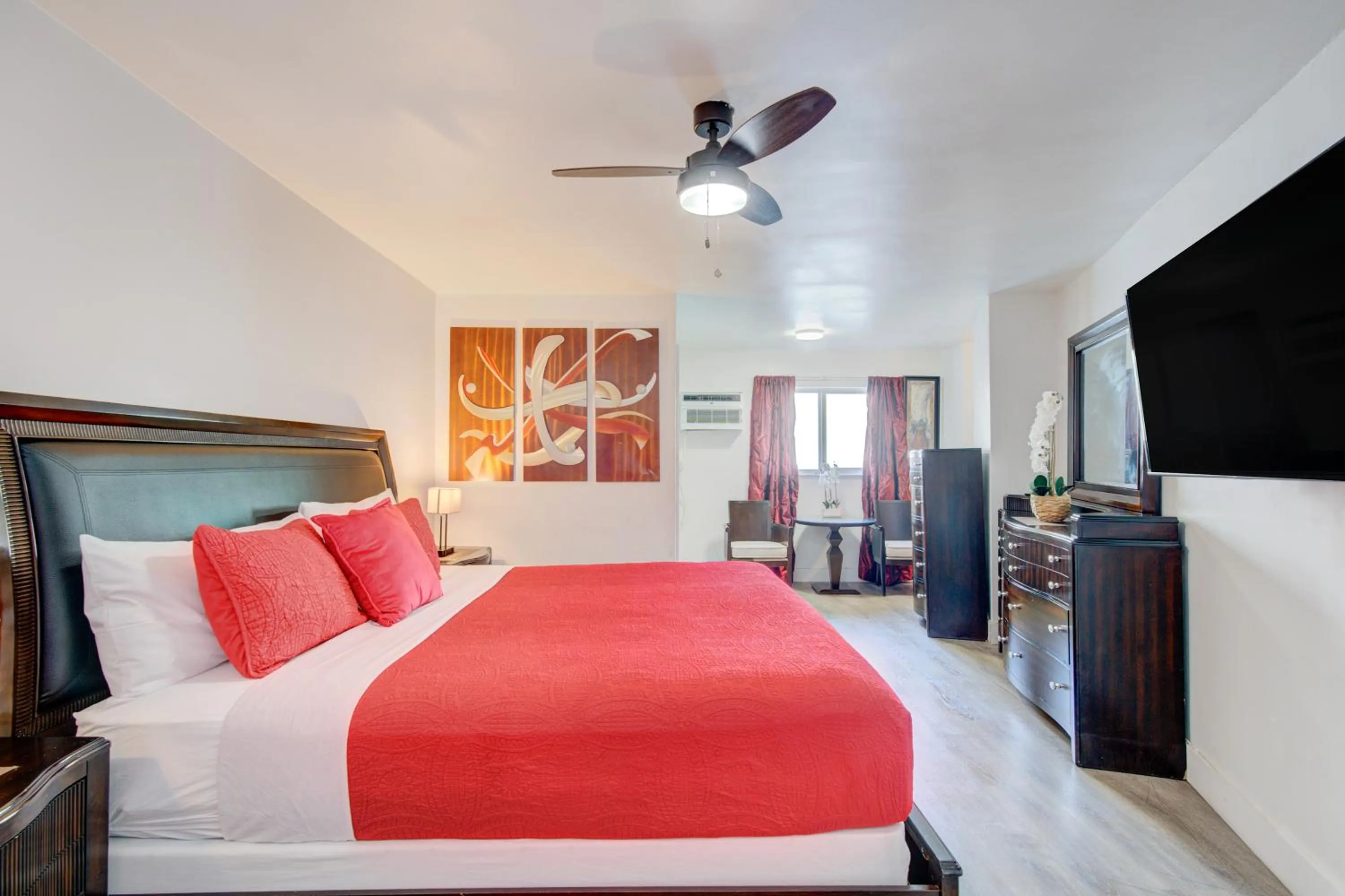 Bedroom, Bed in Leeward Motel By Capital O North Miami Beachside