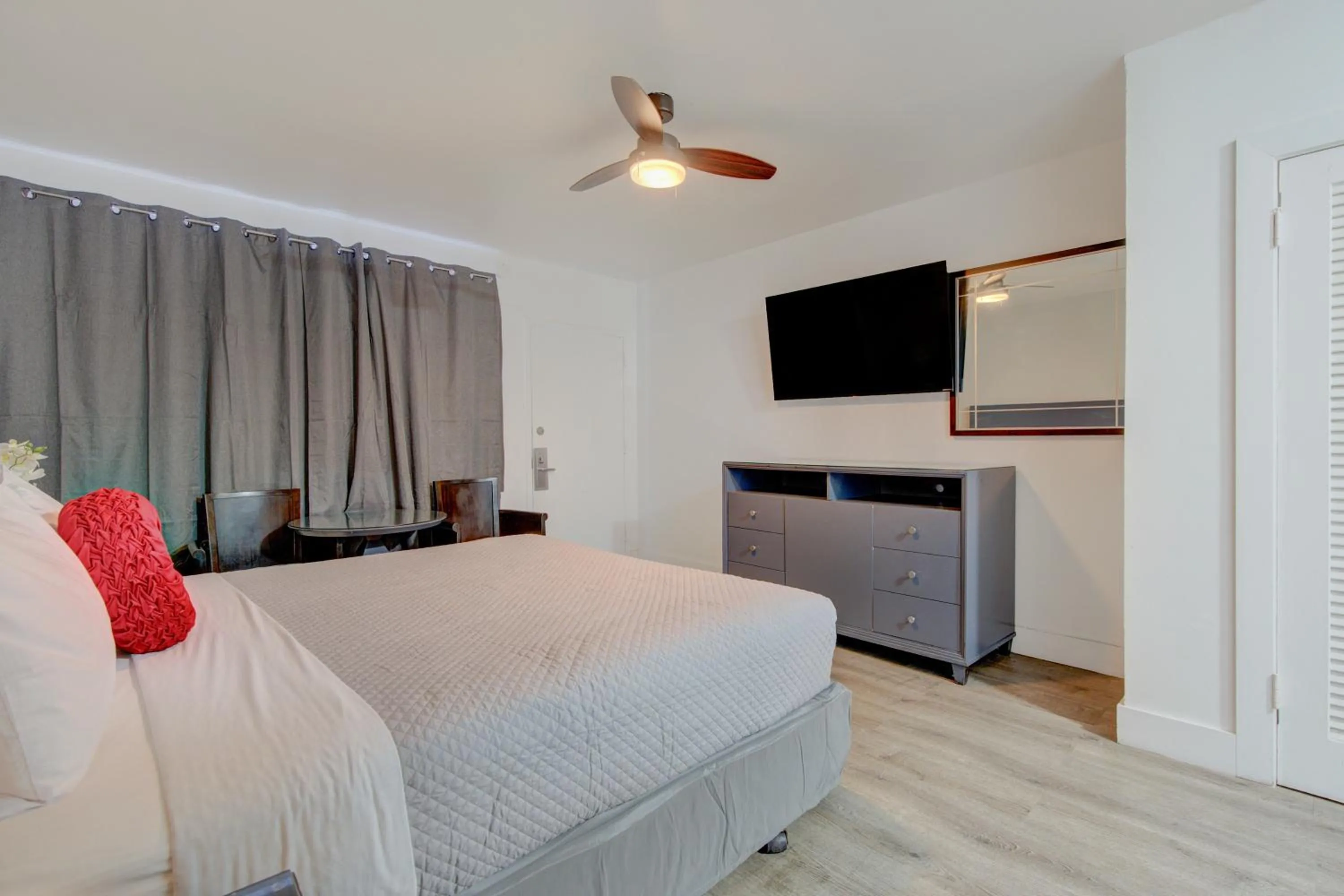 Bedroom, Bed in Leeward Motel By Capital O North Miami Beachside