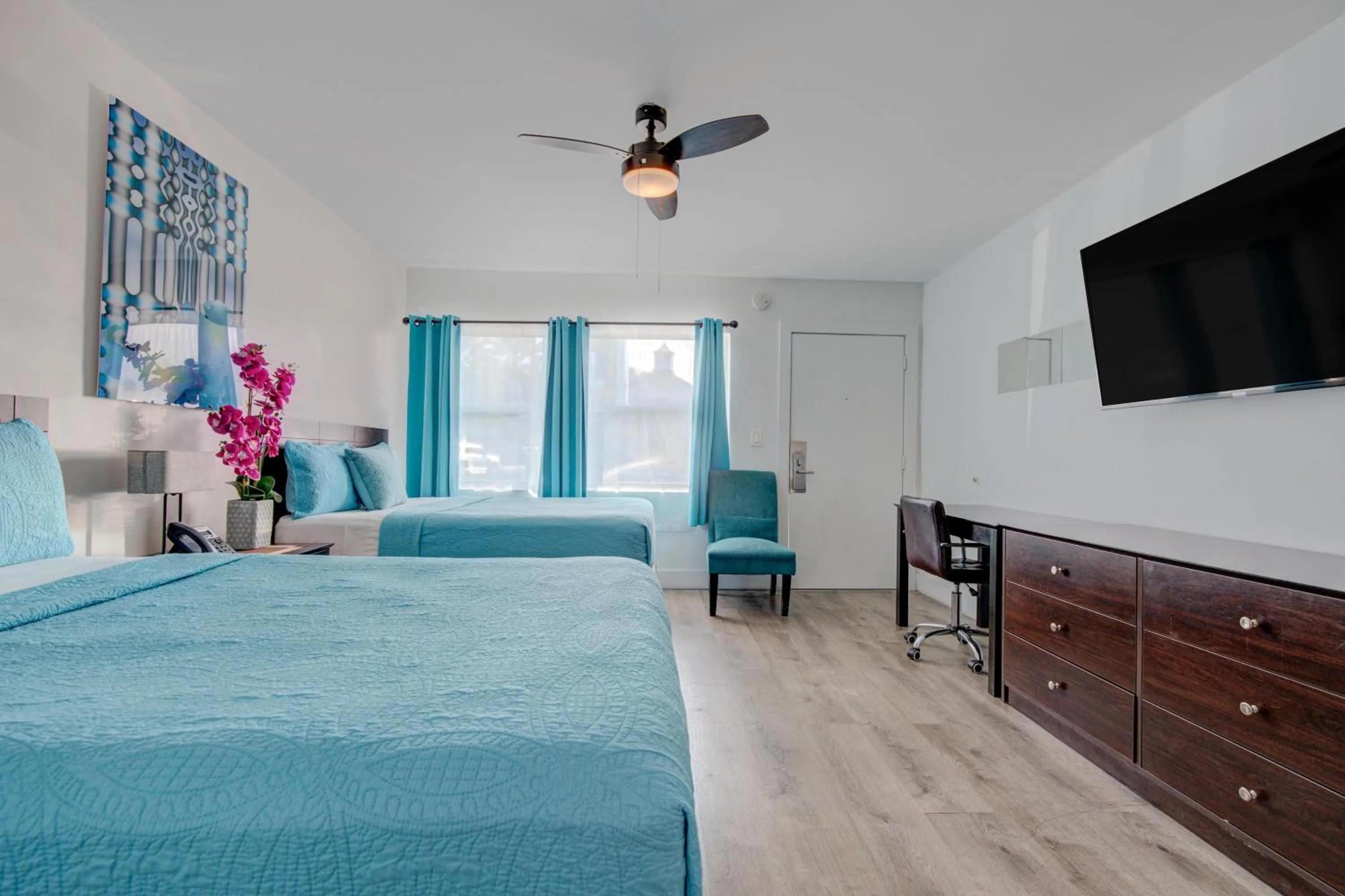 Bedroom, Bed in Leeward Motel By Capital O North Miami Beachside