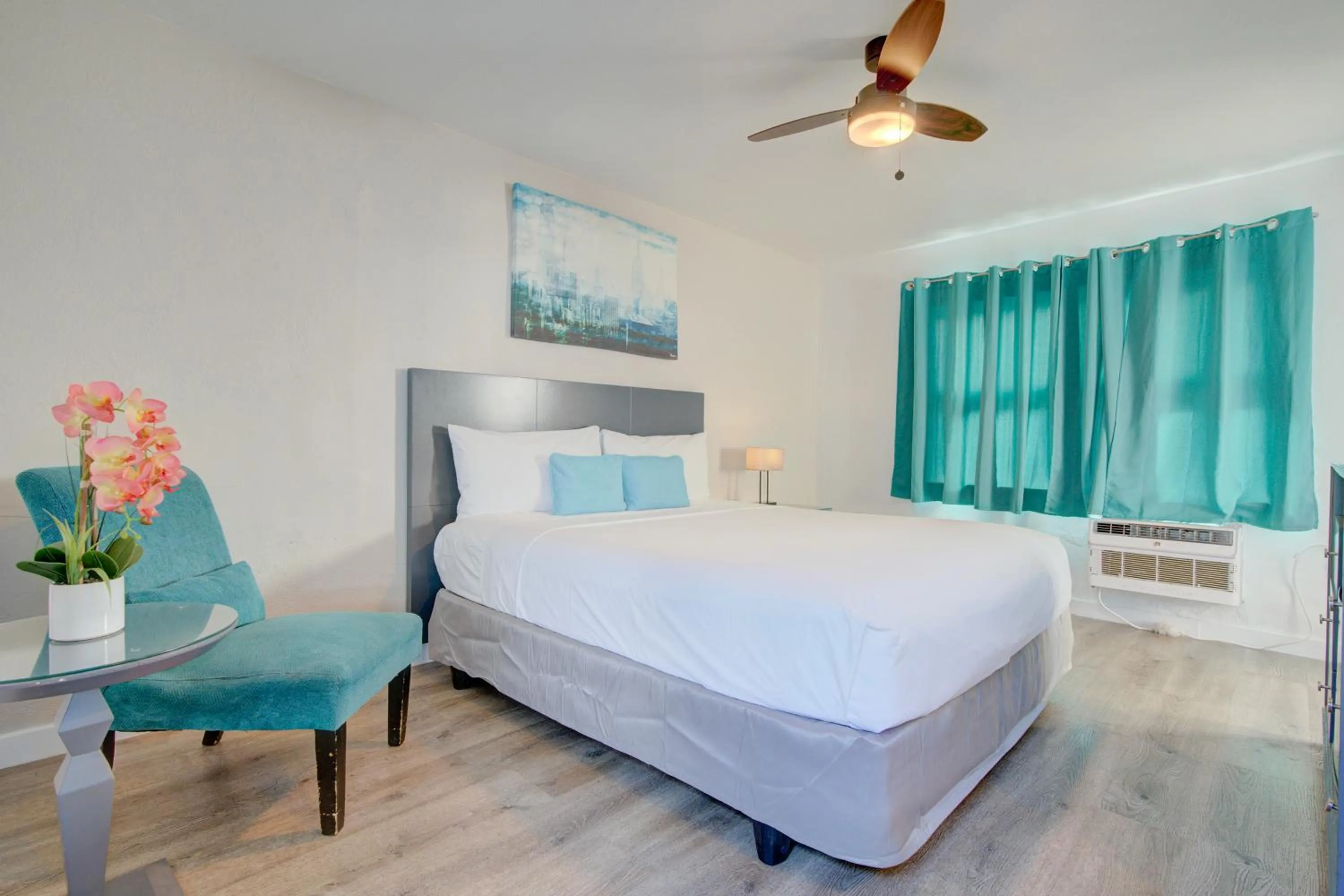 Bedroom, Bed in Leeward Motel By Capital O North Miami Beachside