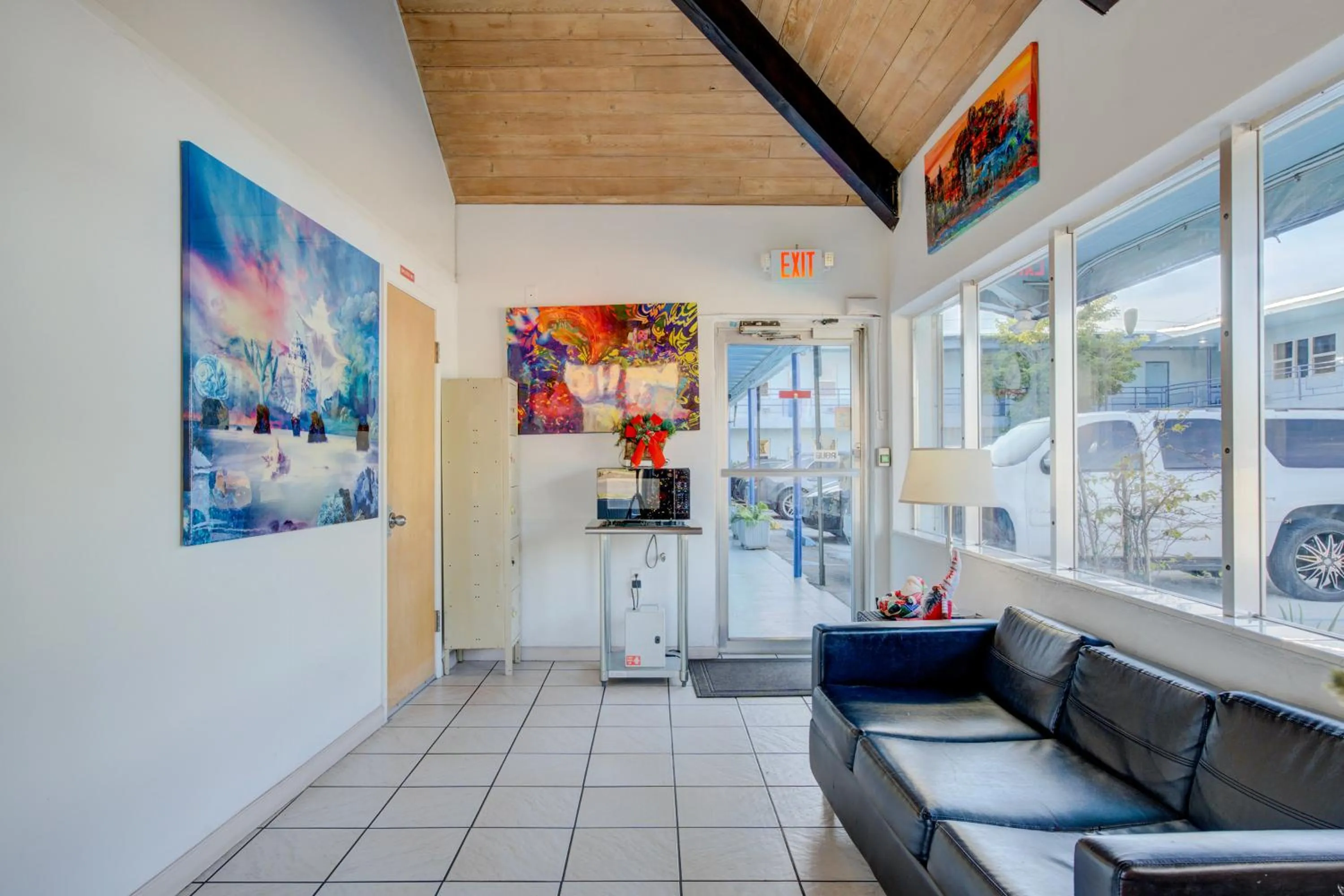 Lobby or reception in Leeward Motel By Capital O North Miami Beachside