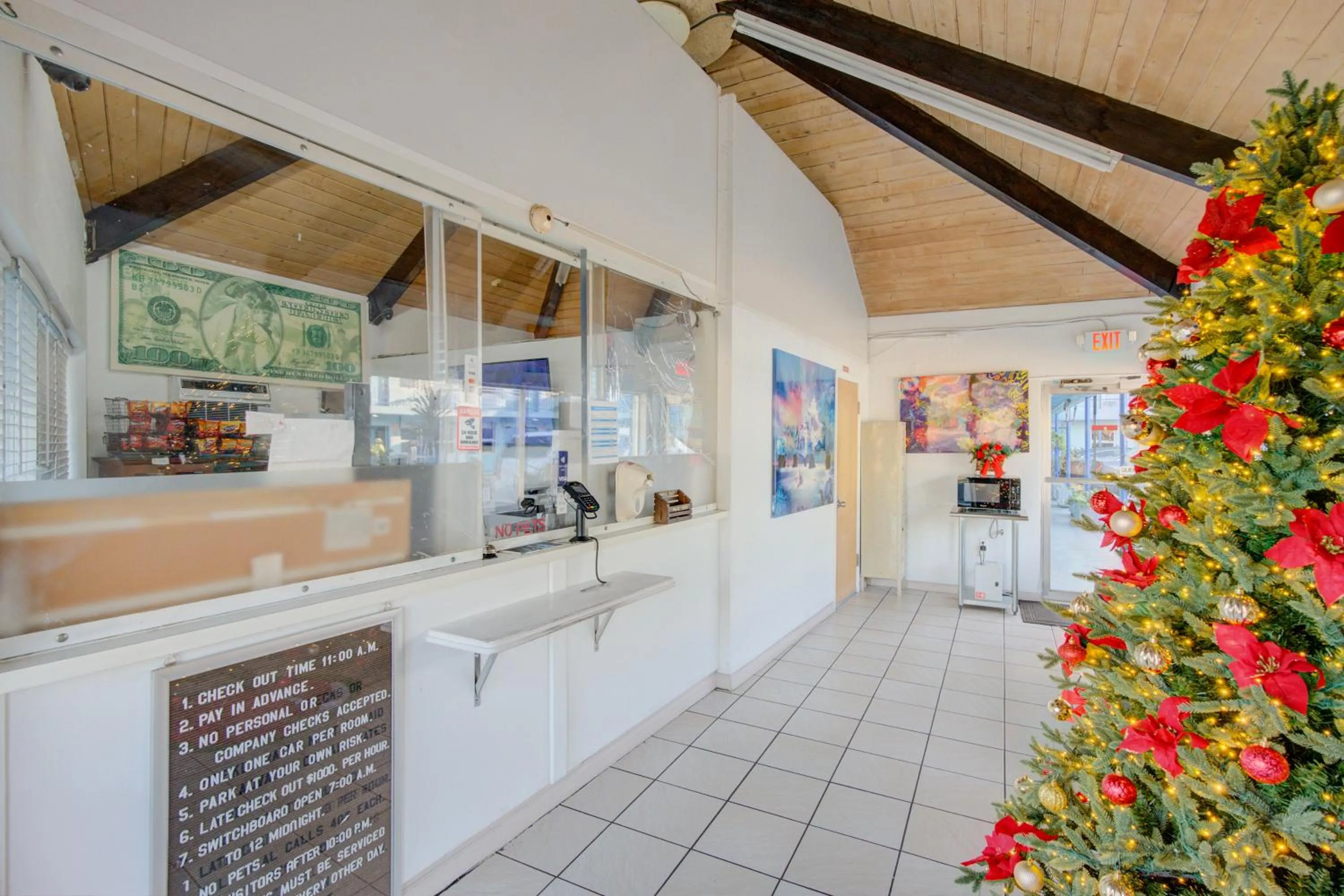 Lobby or reception in Leeward Motel By Capital O North Miami Beachside