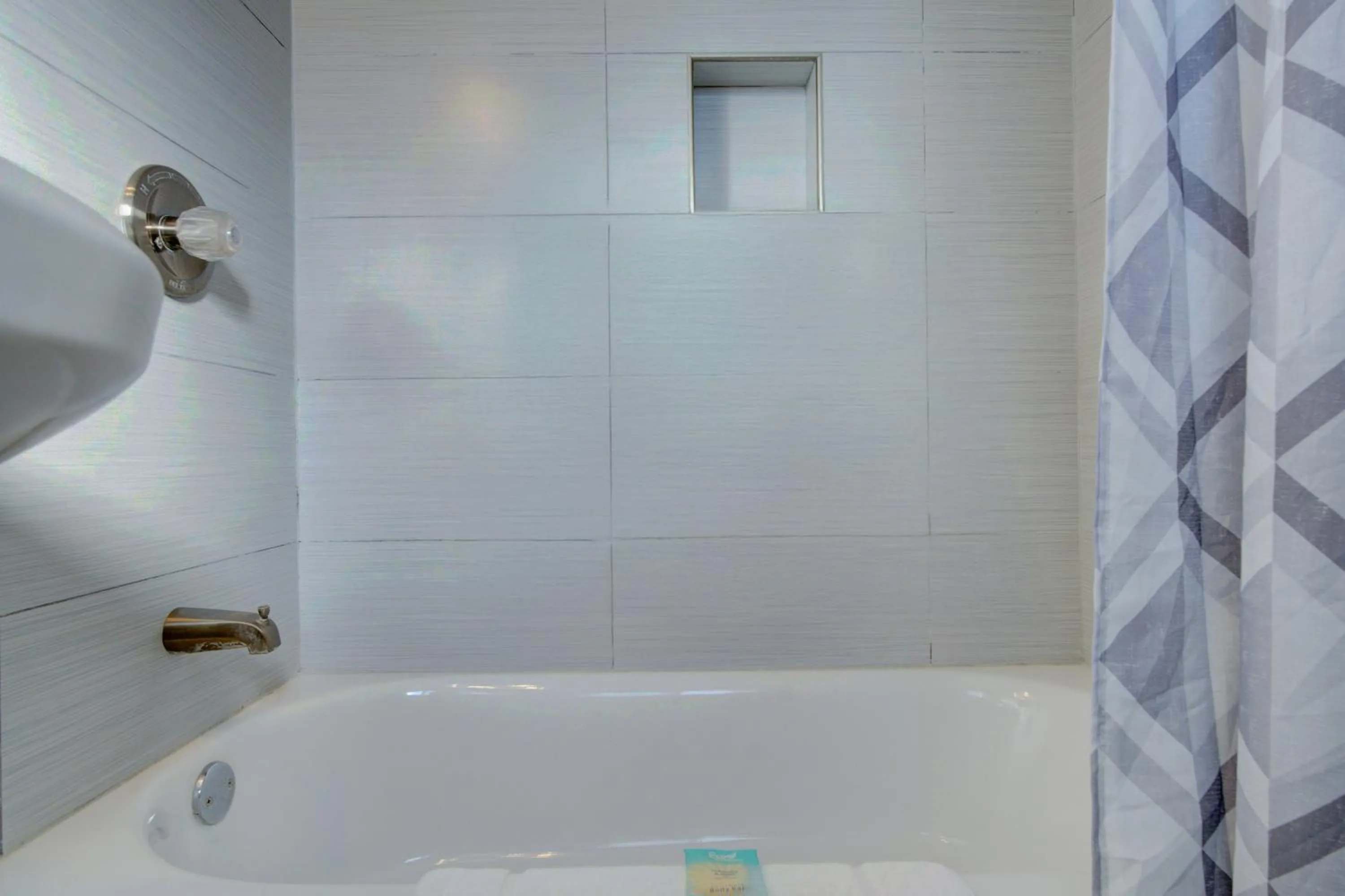 Bath in Leeward Motel By Capital O North Miami Beachside