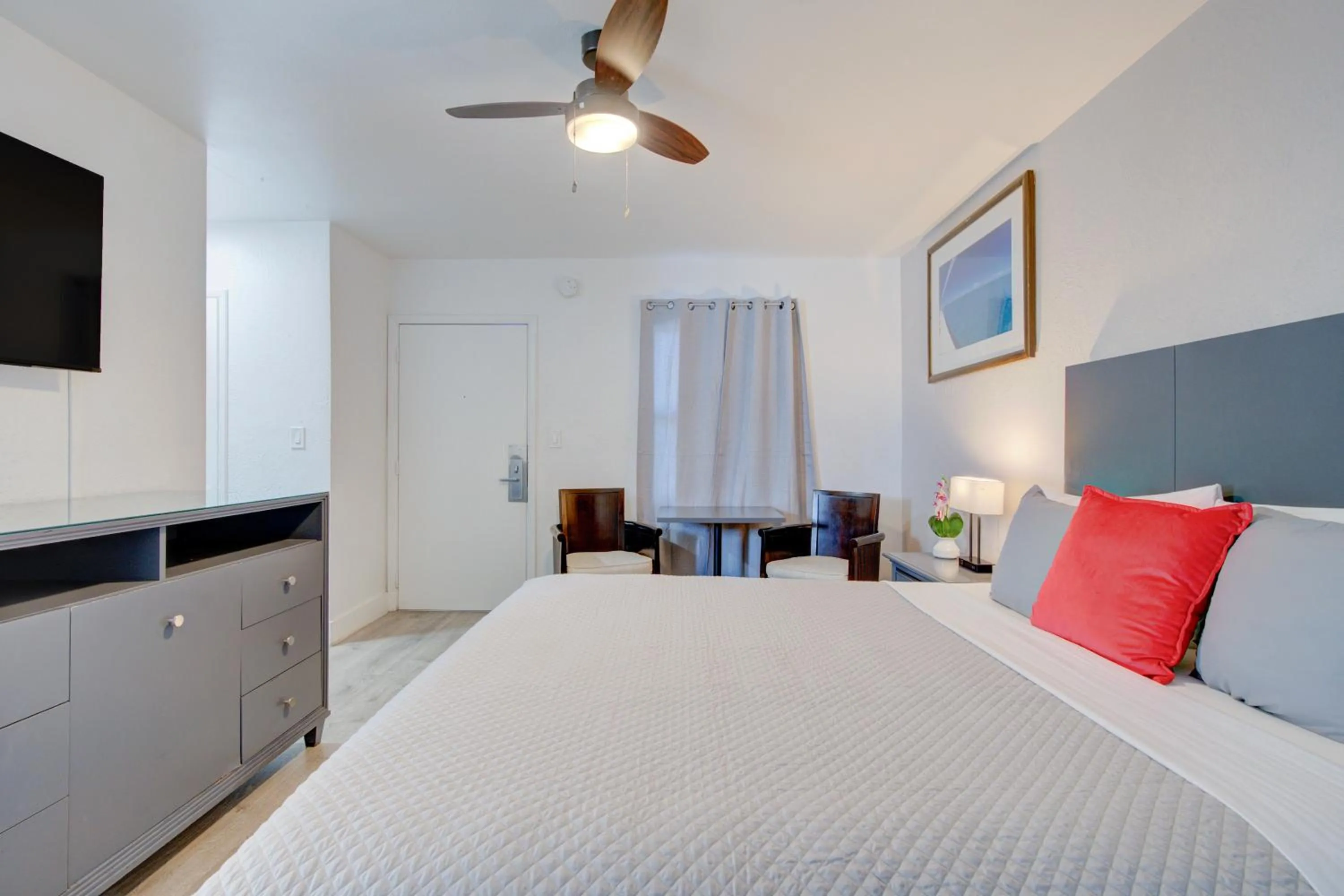 Bedroom, Bed in Leeward Motel By Capital O North Miami Beachside