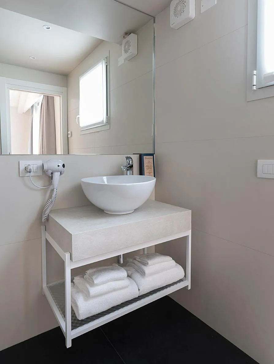 Bathroom in Viola Relais