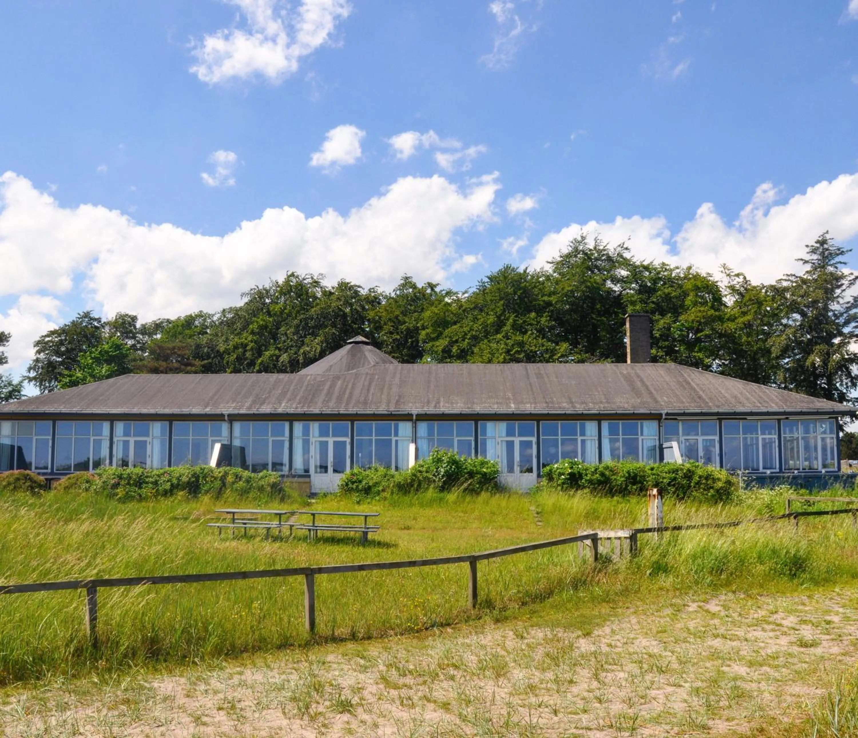 Property building in Skærven Beachfront Apartments and Cottage