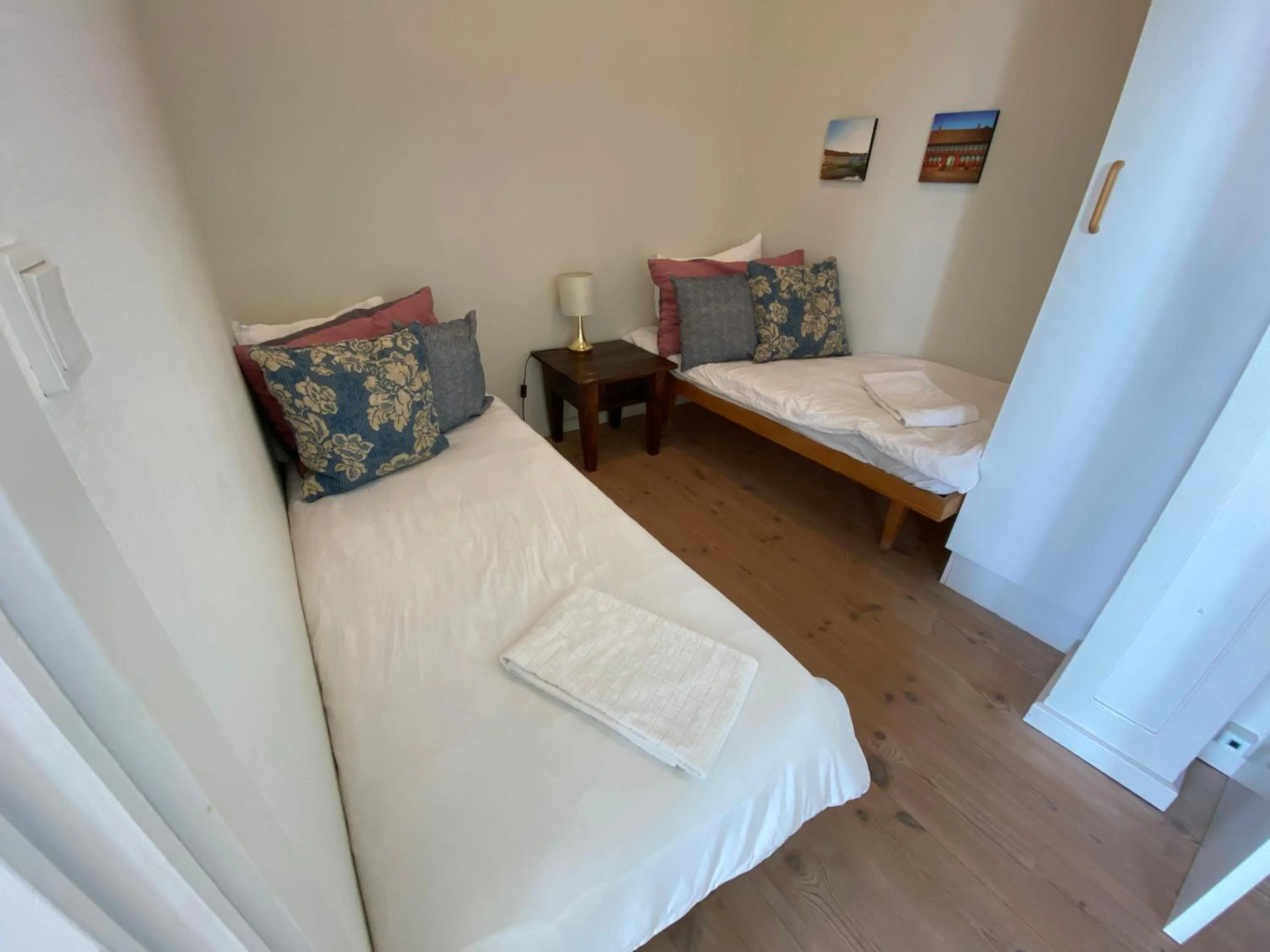 Living room, Bed in Skærven Beachfront Apartments and Cottage