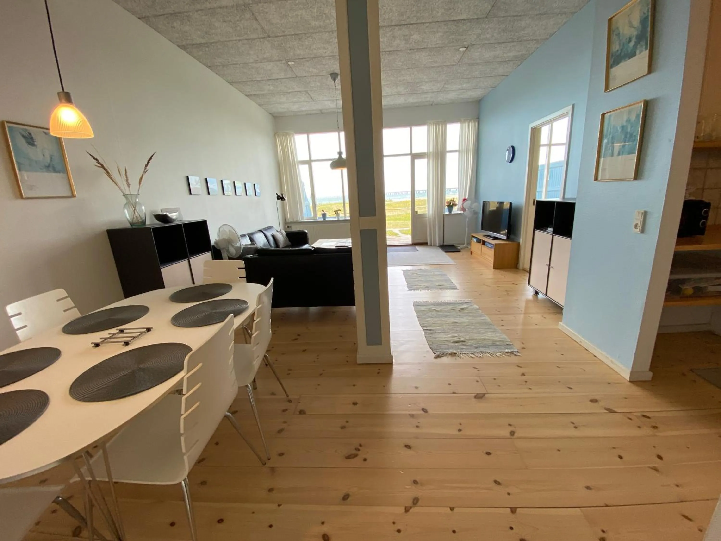 TV and multimedia in Skærven Beachfront Apartments and Cottage