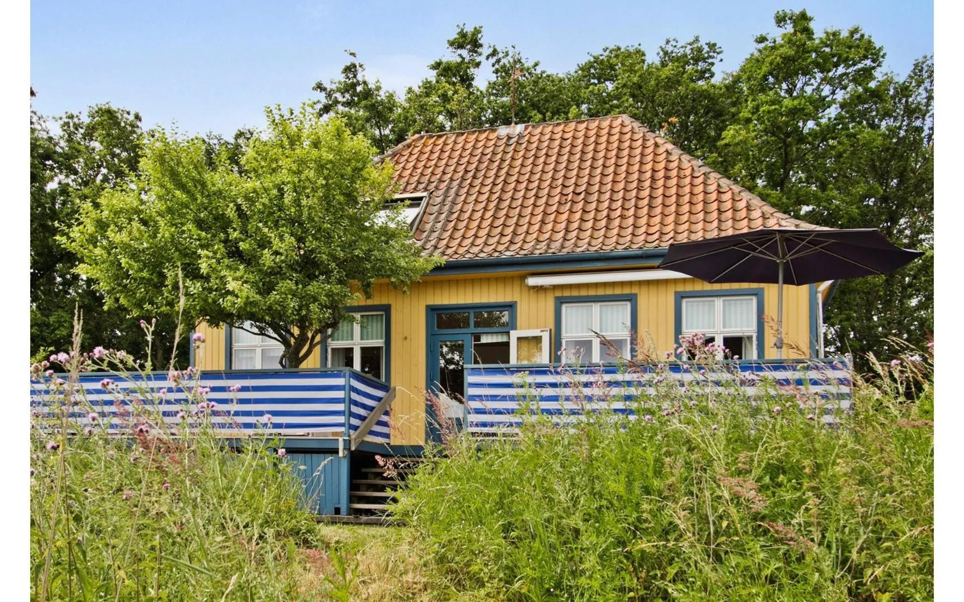 Property building in Skærven Beachfront Apartments and Cottage