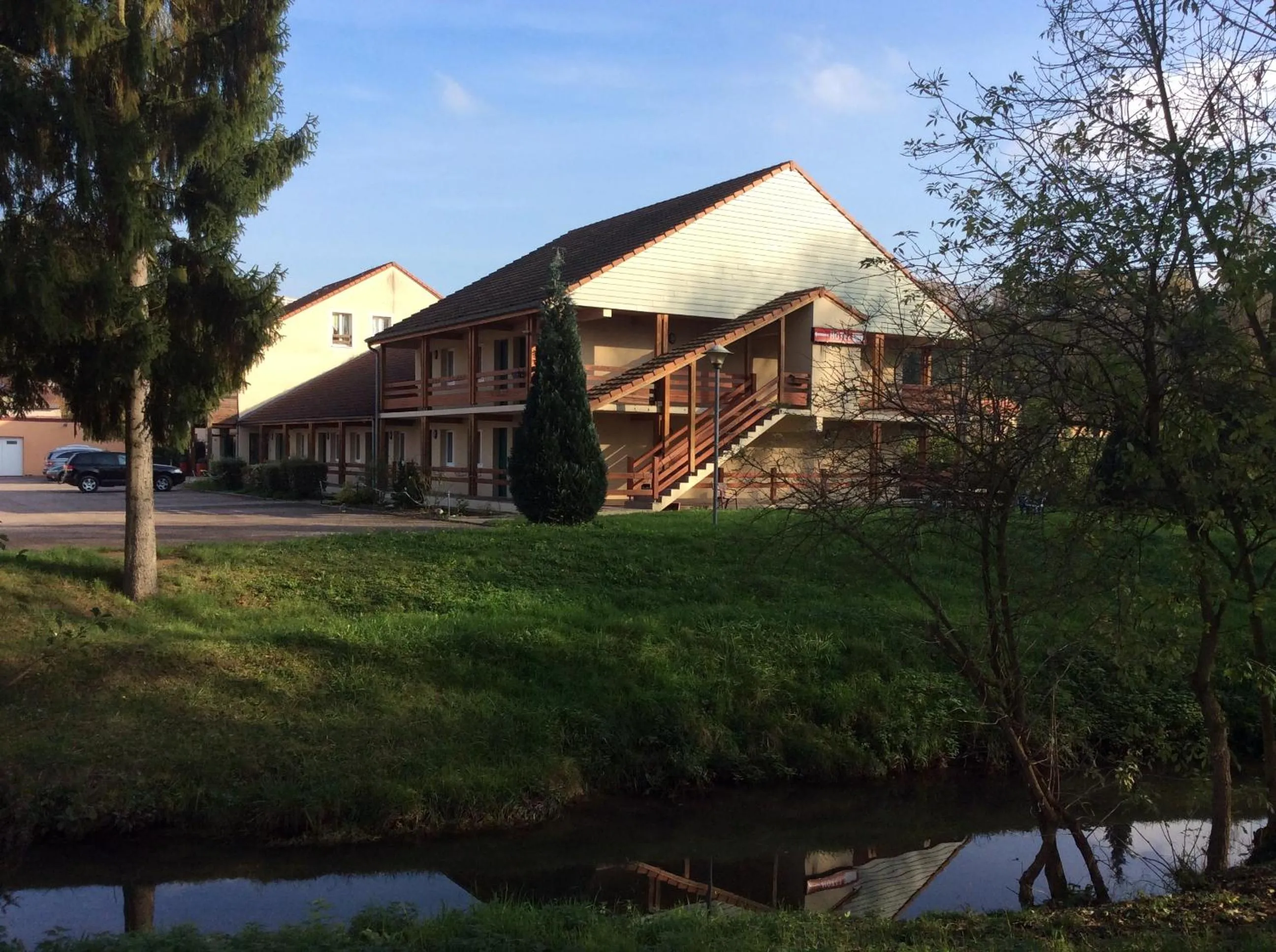 Property building in Hotel Restaurant De La Canner