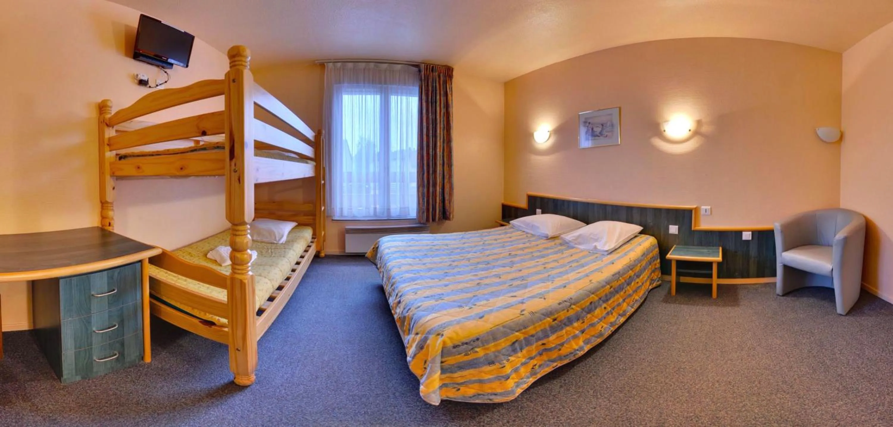 Photo of the whole room, Bed in Hotel Restaurant De La Canner