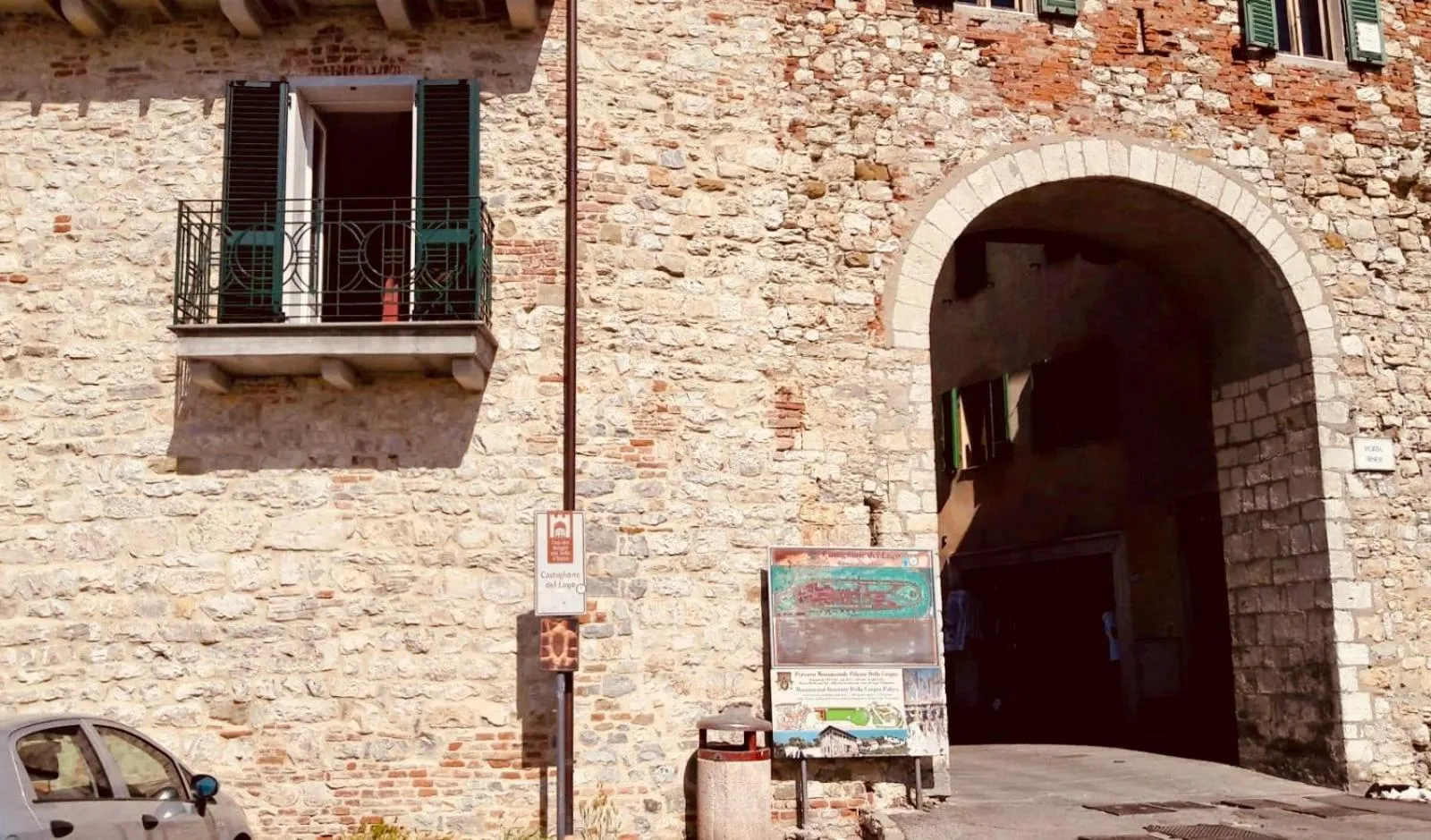 Facade/entrance in I Ninni