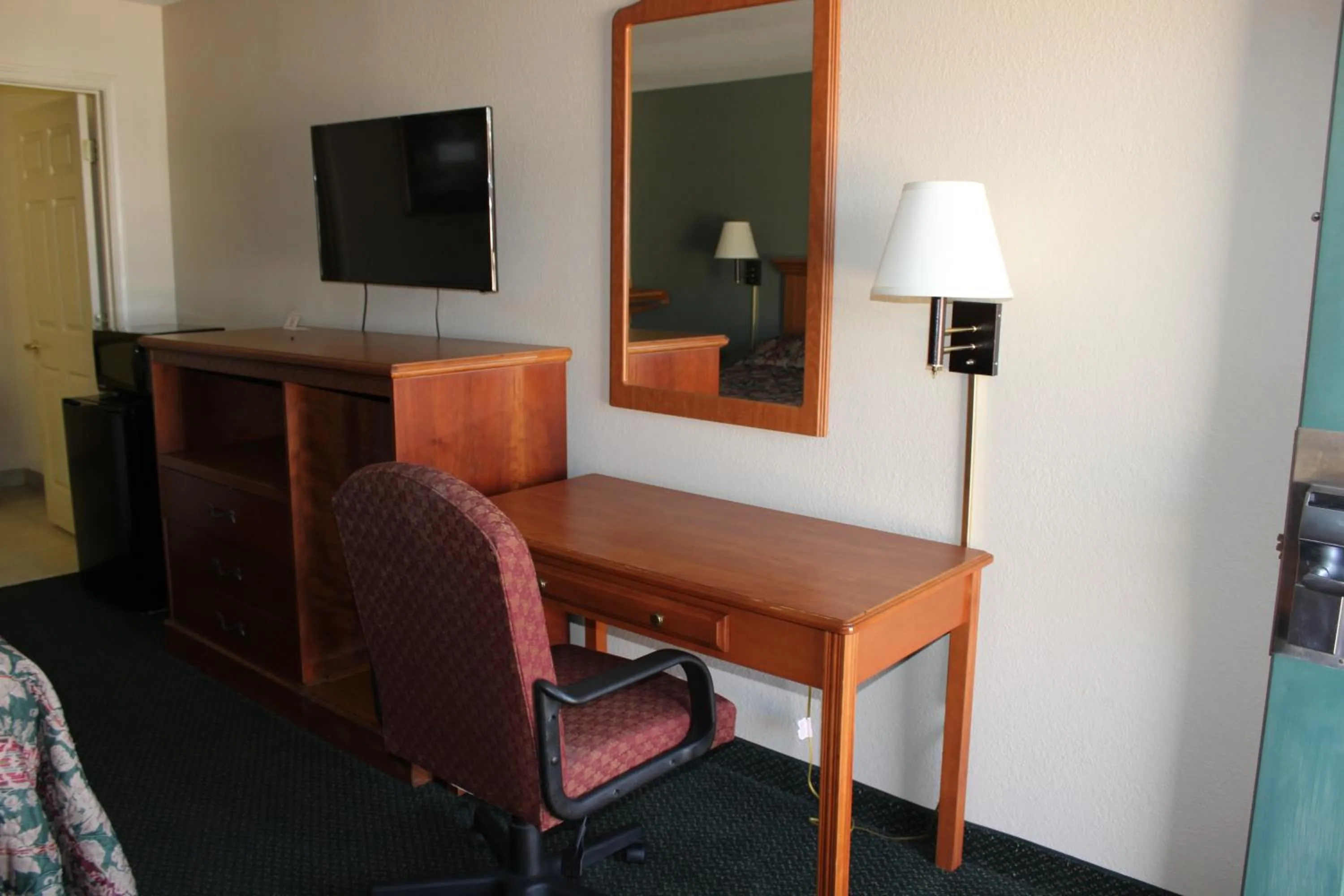 TV and multimedia in Nationwide 9 Inn