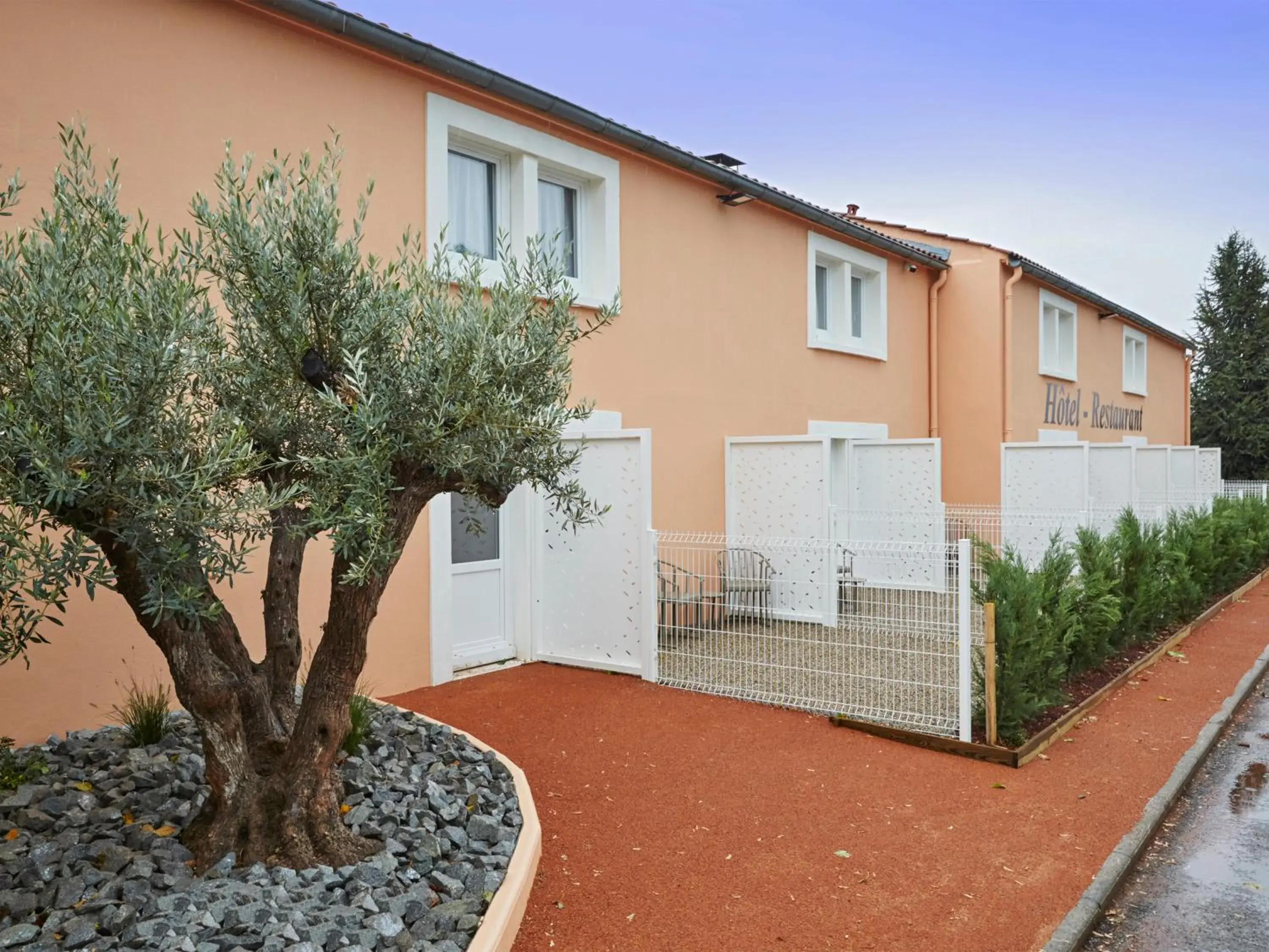 Facade/entrance in Kyriad Direct Bron Lyon Eurexpo Facade/entrance in Kyriad Direct Bron Lyon Eurexpo