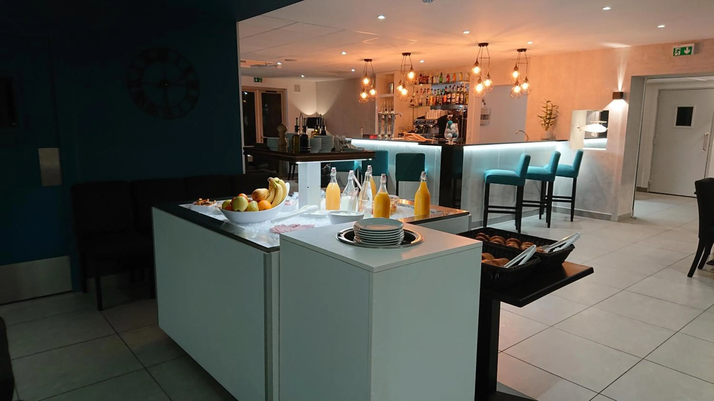 Food and drinks in Kyriad Direct Bron Lyon Eurexpo