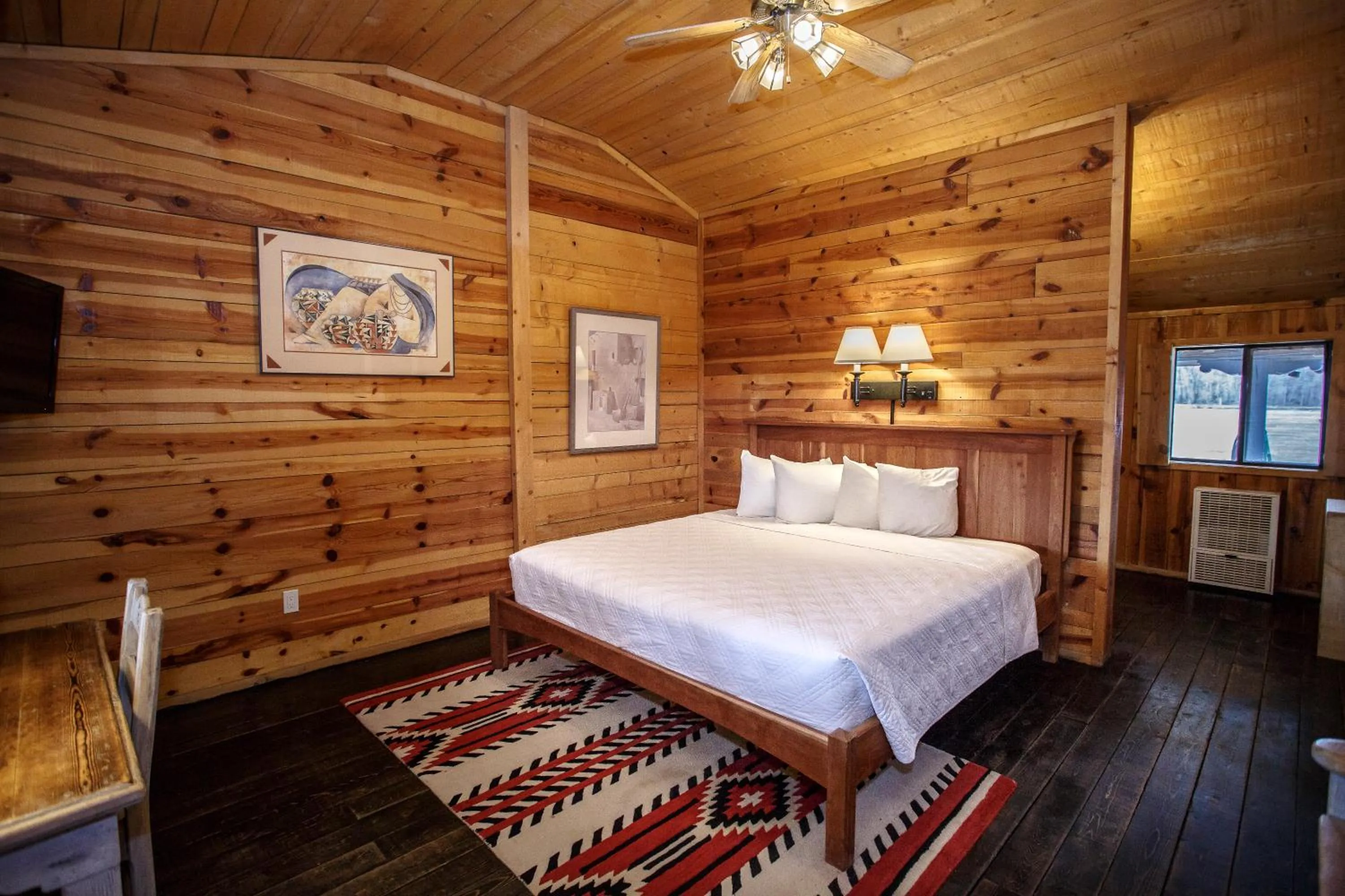 Photo of the whole room, Bed in Chama Trails Motel