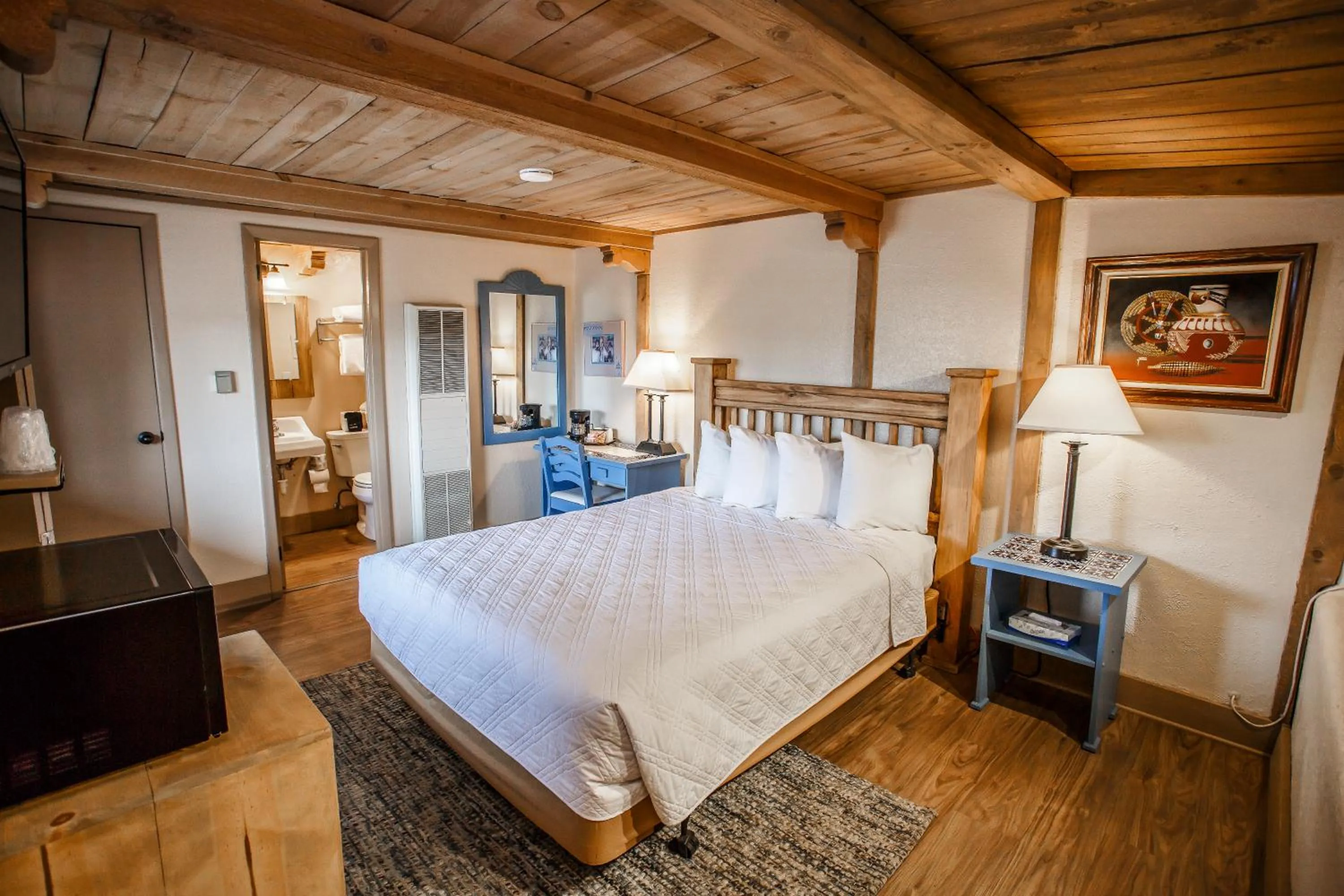 Photo of the whole room, Bed in Chama Trails Motel