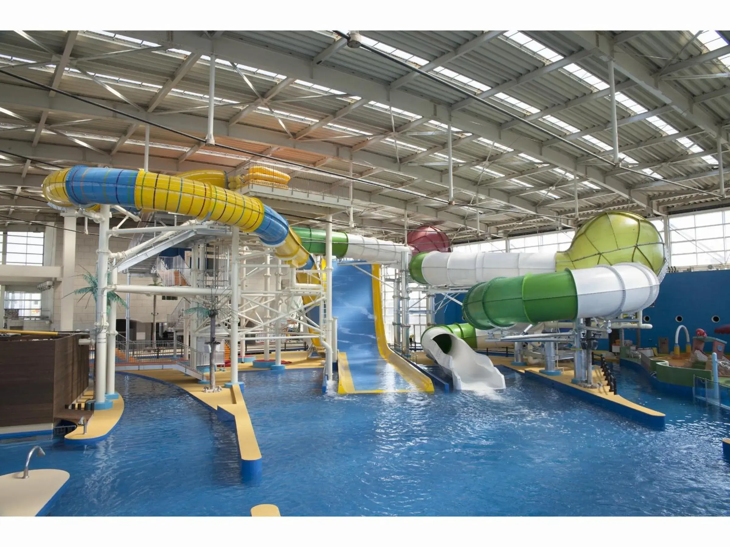 Pool view in Spa World HOTEL&RESORT Pool view in Spa World HOTEL&RESORT