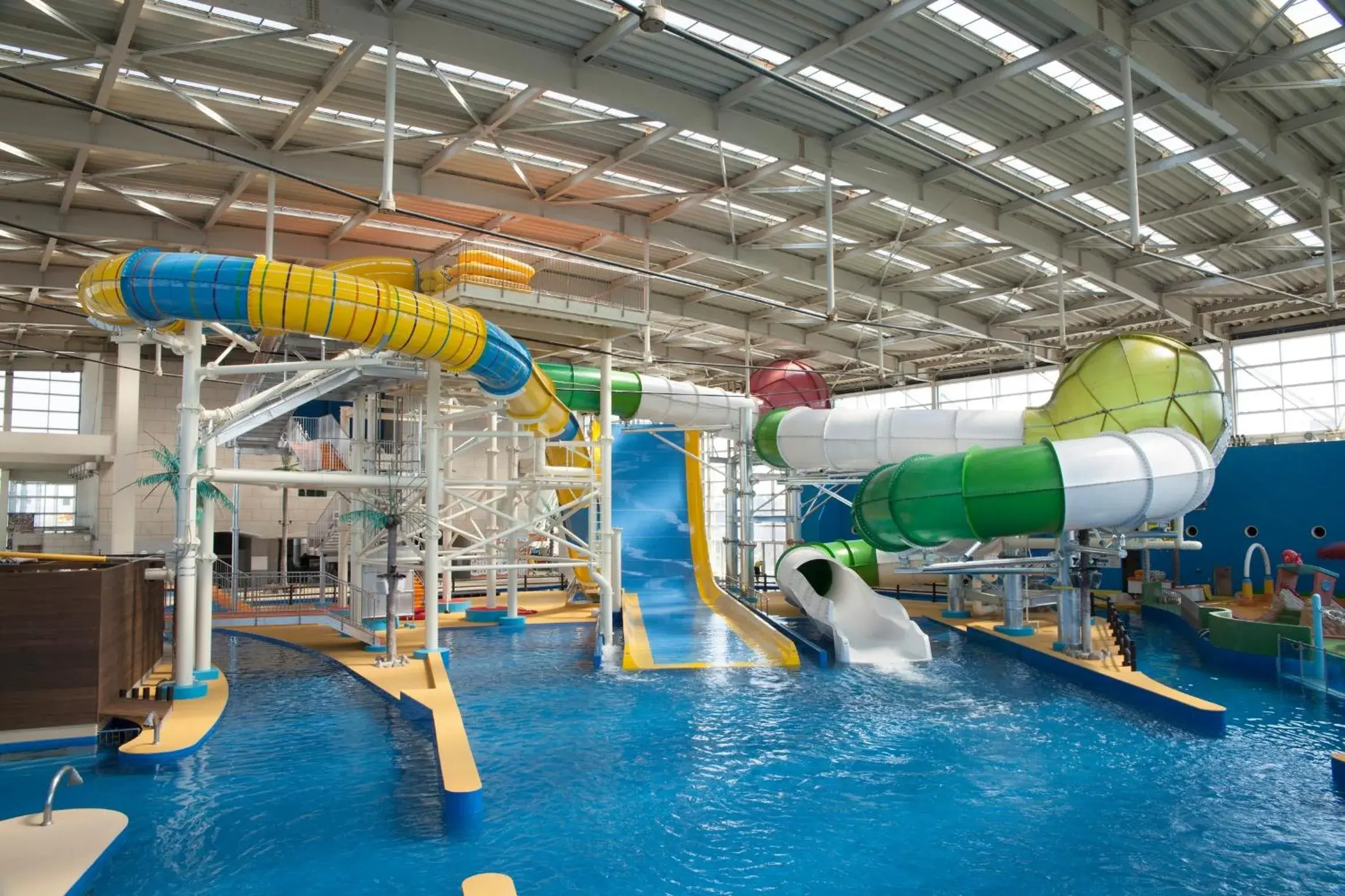 Pool view in Spa World HOTEL&RESORT Pool view in Spa World HOTEL&RESORT