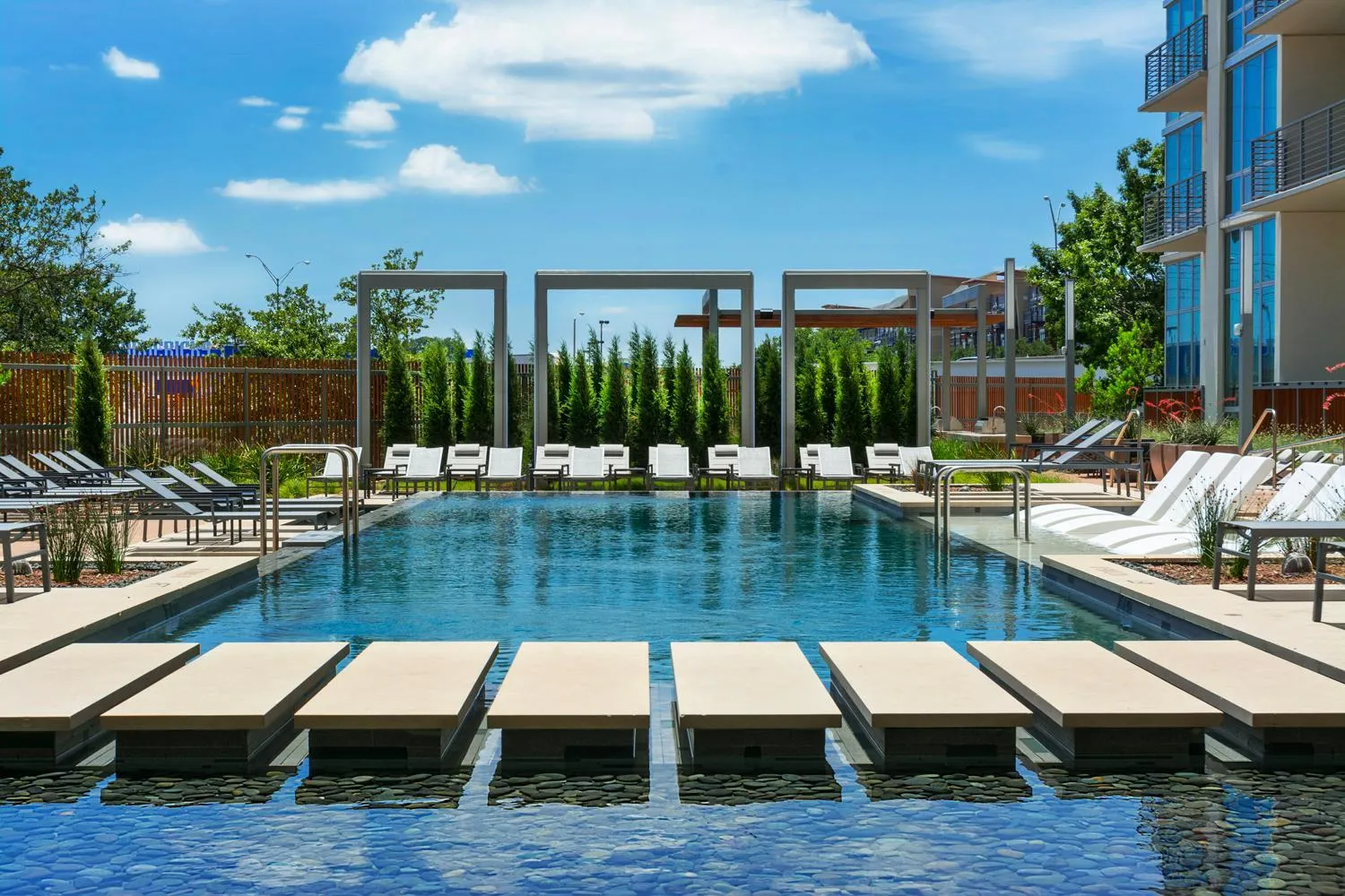 Pool view in Locale Victory Park - Dallas