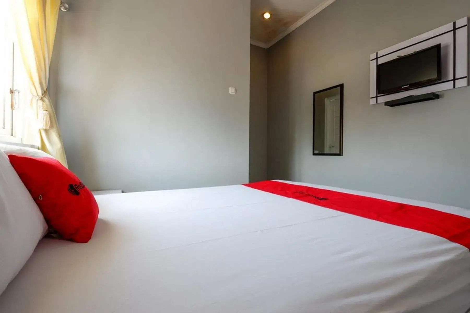 Bedroom, Bed in RedDoorz near Solo Square 3 Bedroom, Bed in RedDoorz near Solo Square 3