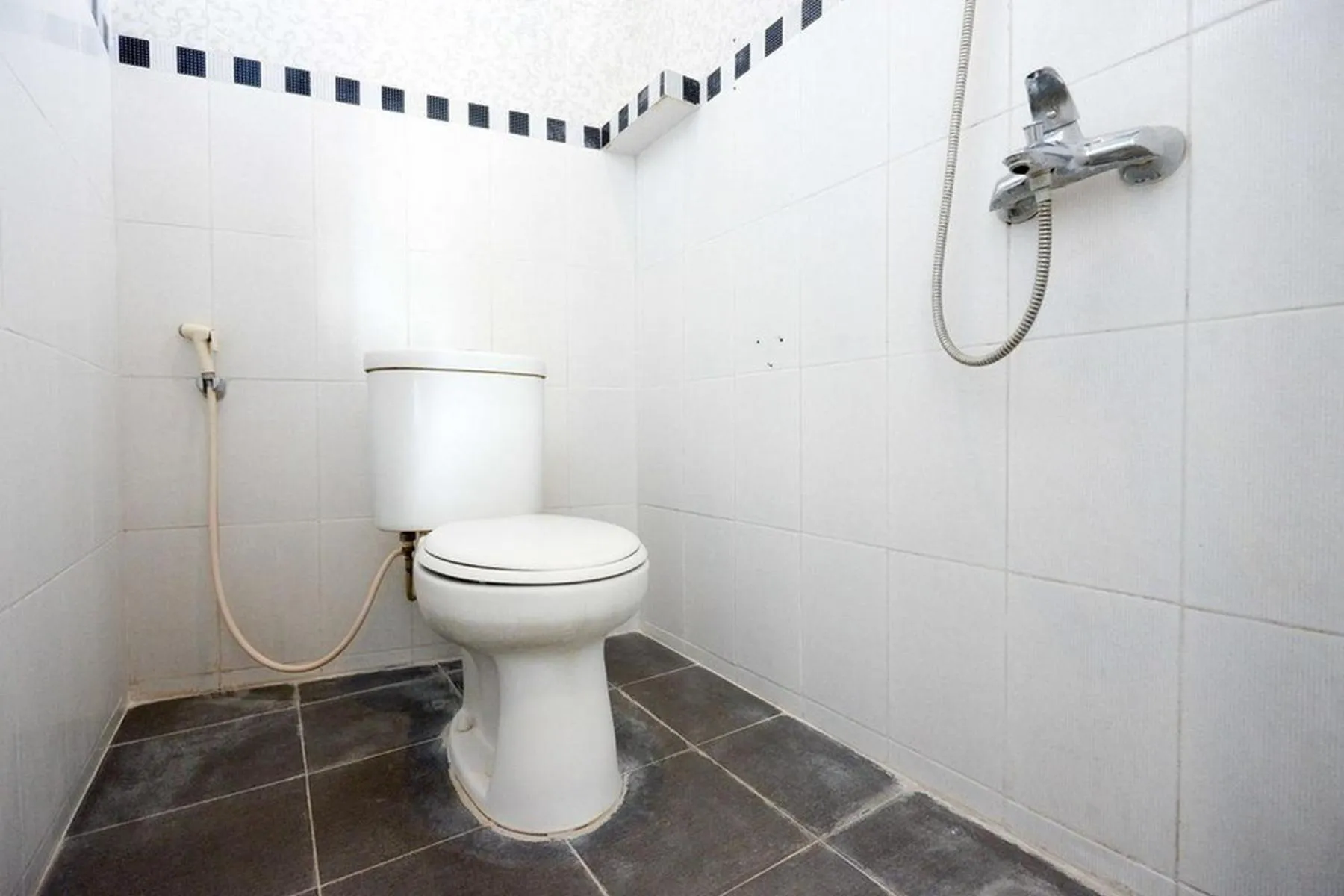 Bathroom in RedDoorz near Solo Square 3