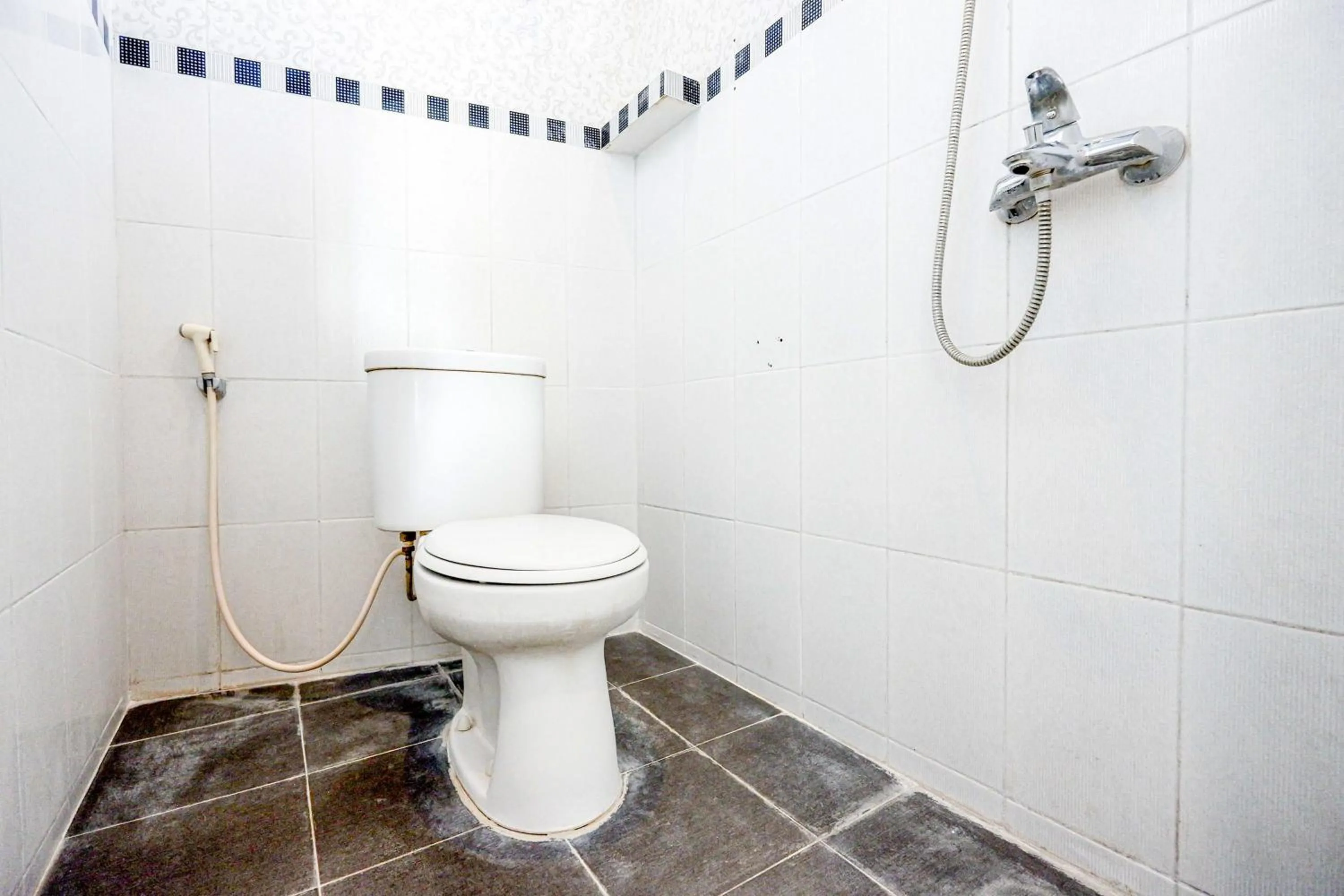 Bathroom in RedDoorz near Solo Square 3