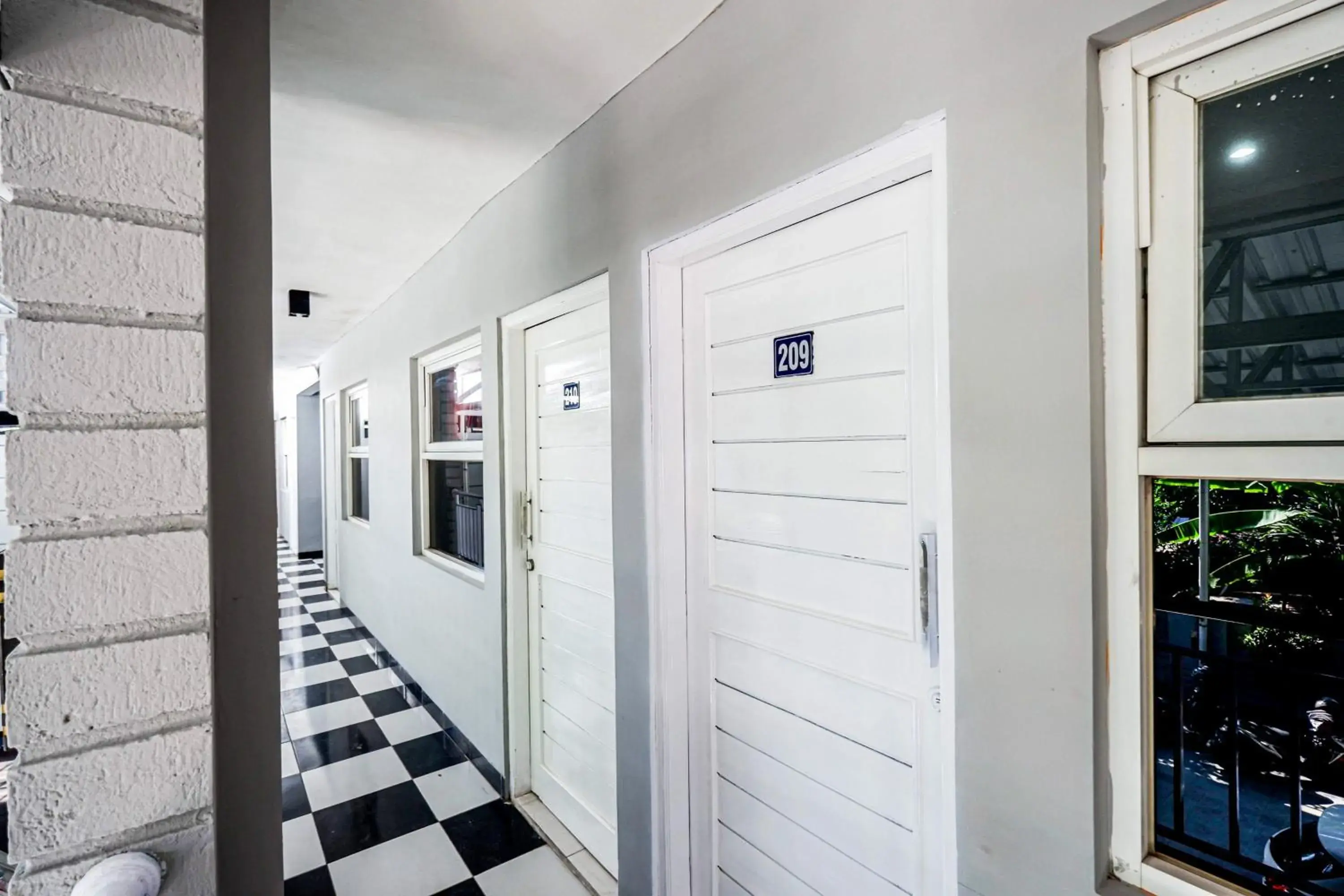 Property building in RedDoorz near Solo Square 3 Property building in RedDoorz near Solo Square 3