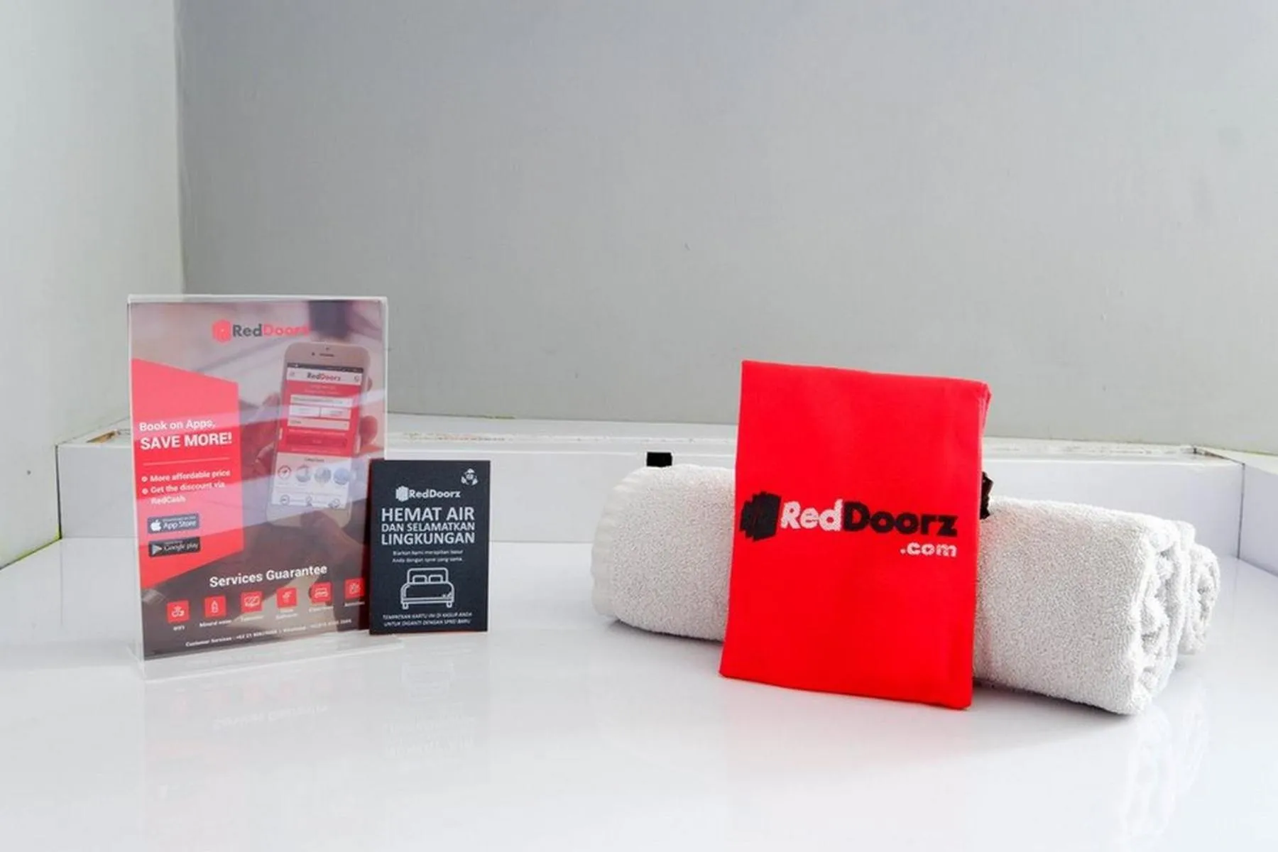 Logo/Certificate/Sign, Bed in RedDoorz near Solo Square 3