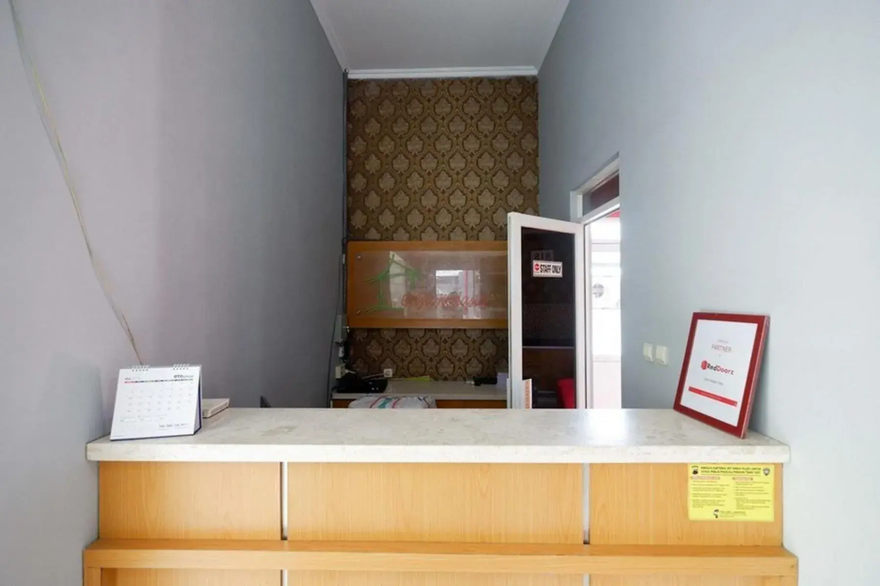 Lobby or reception in RedDoorz near Solo Square 3 Lobby or reception in RedDoorz near Solo Square 3