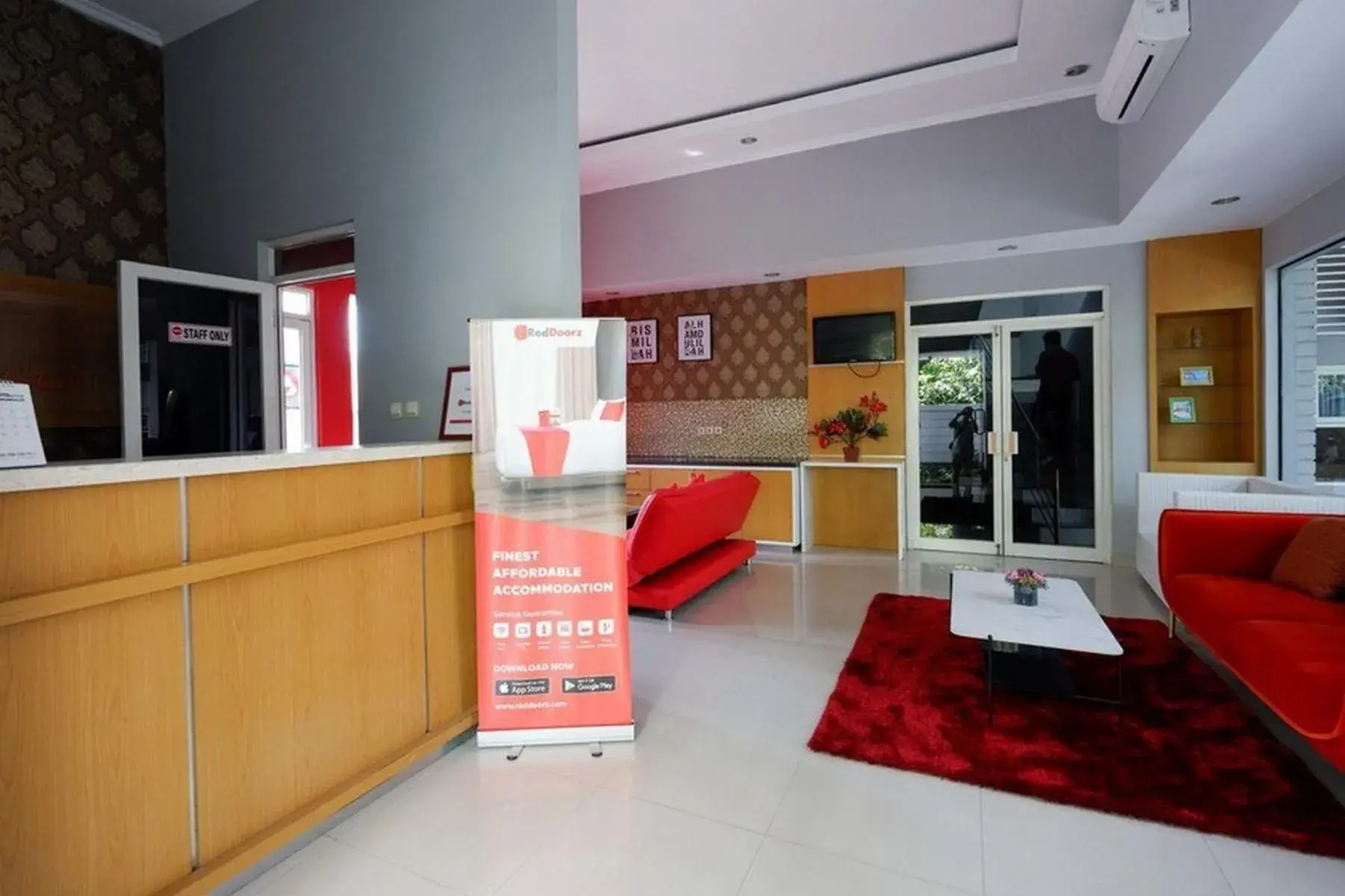 Lobby or reception in RedDoorz near Solo Square 3 Lobby or reception in RedDoorz near Solo Square 3