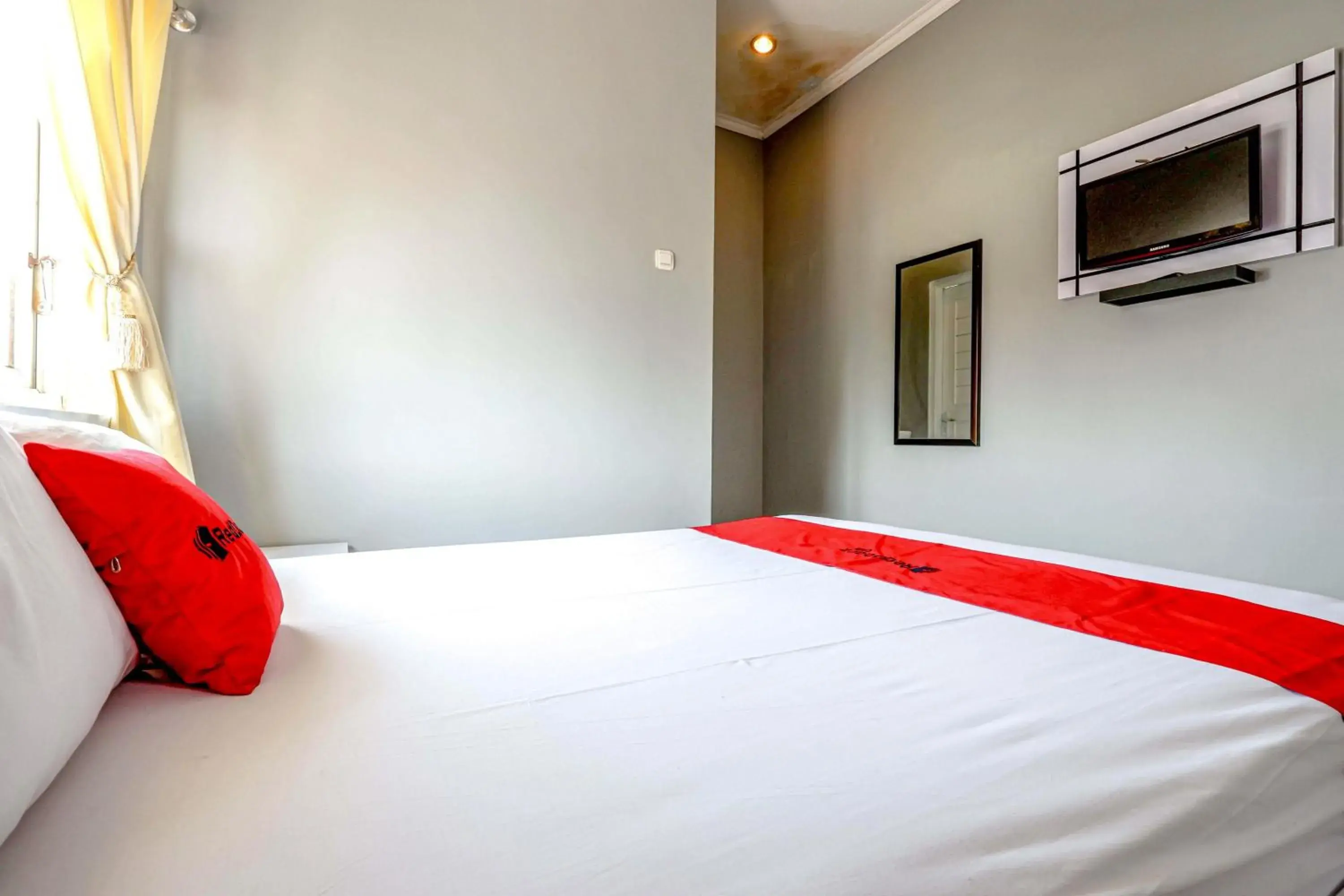 Bedroom, Bed in RedDoorz near Solo Square 3 Bedroom, Bed in RedDoorz near Solo Square 3
