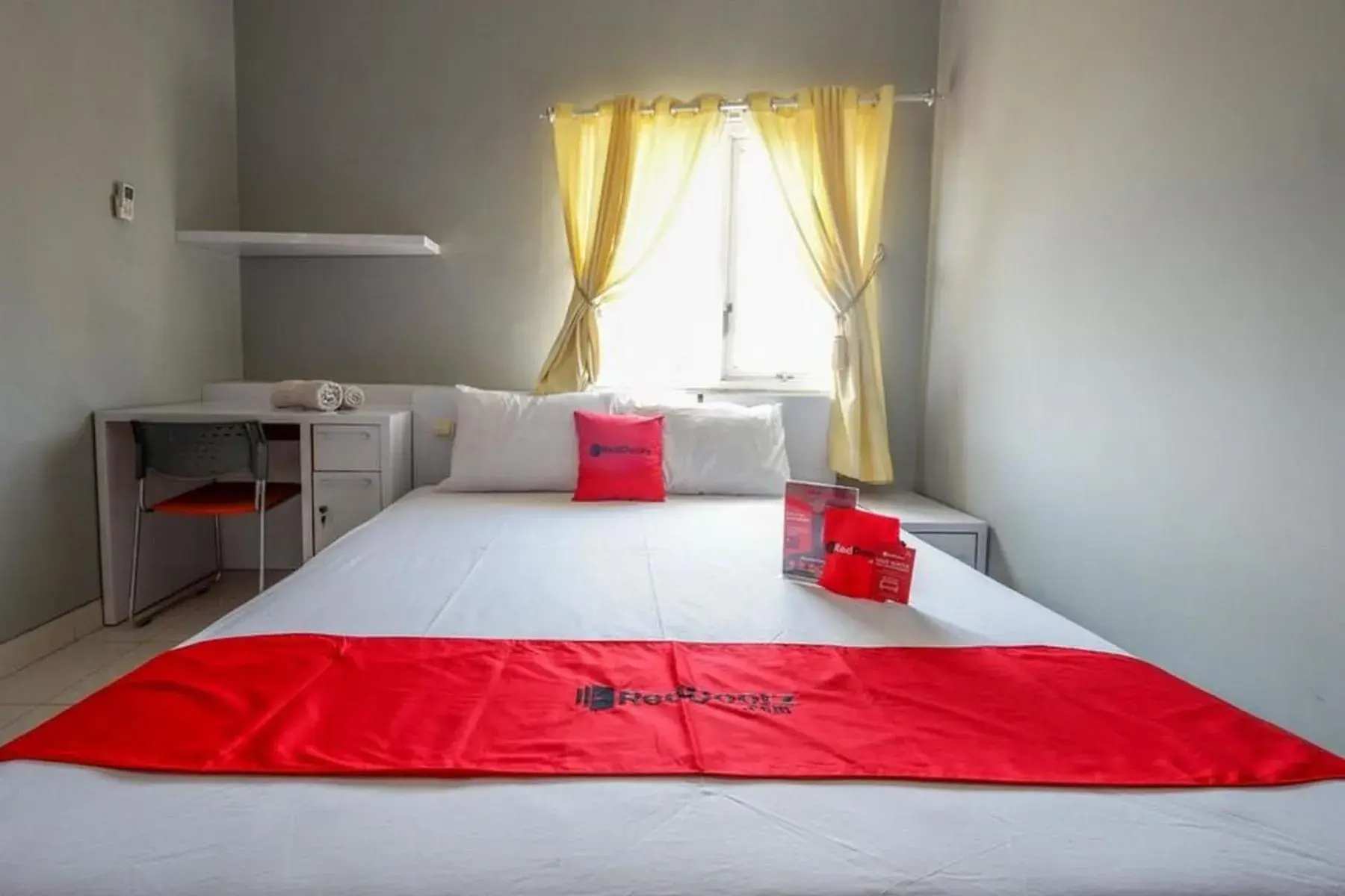 Bedroom, Bed in RedDoorz near Solo Square 3 Bedroom, Bed in RedDoorz near Solo Square 3