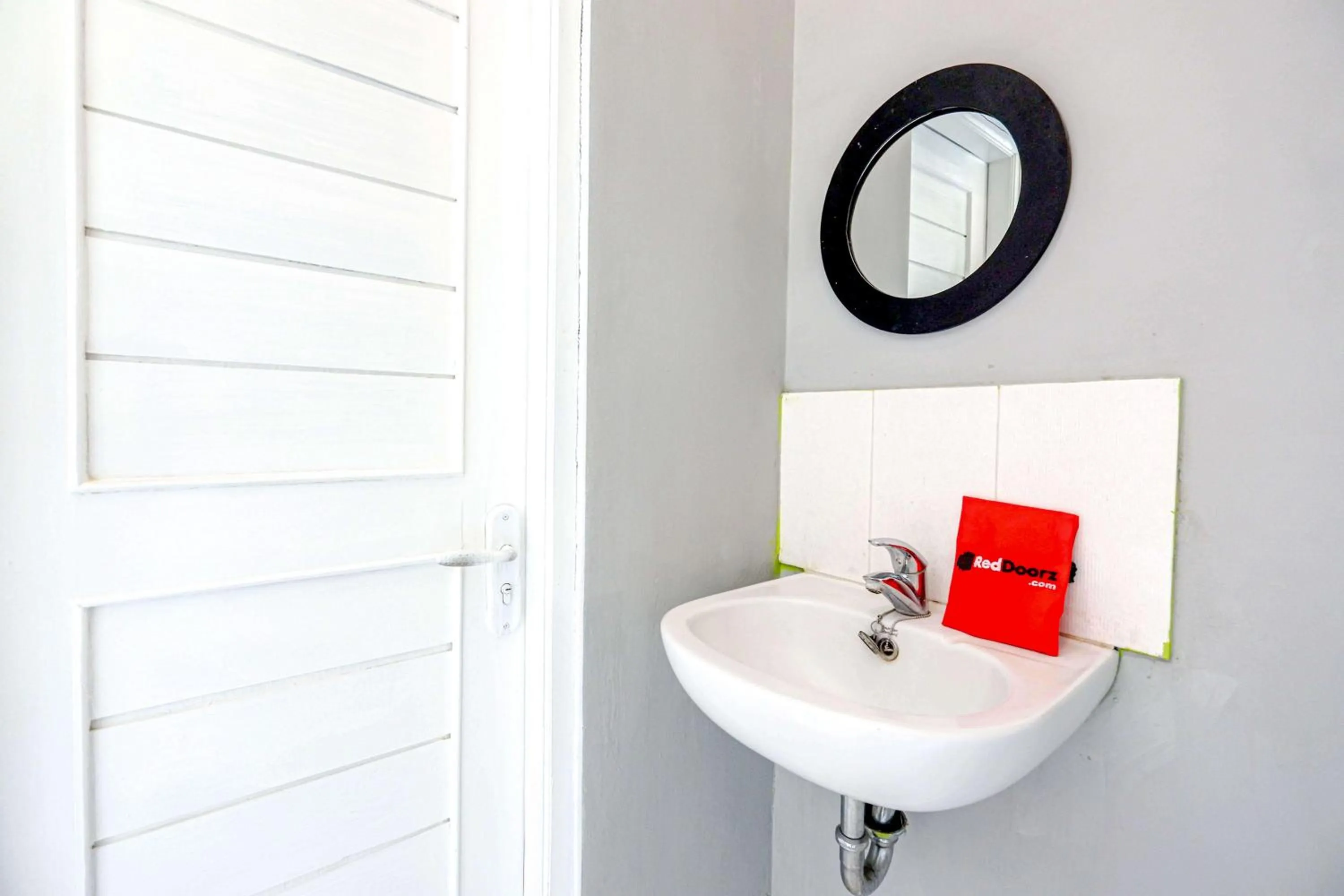 Bathroom in RedDoorz near Solo Square 3