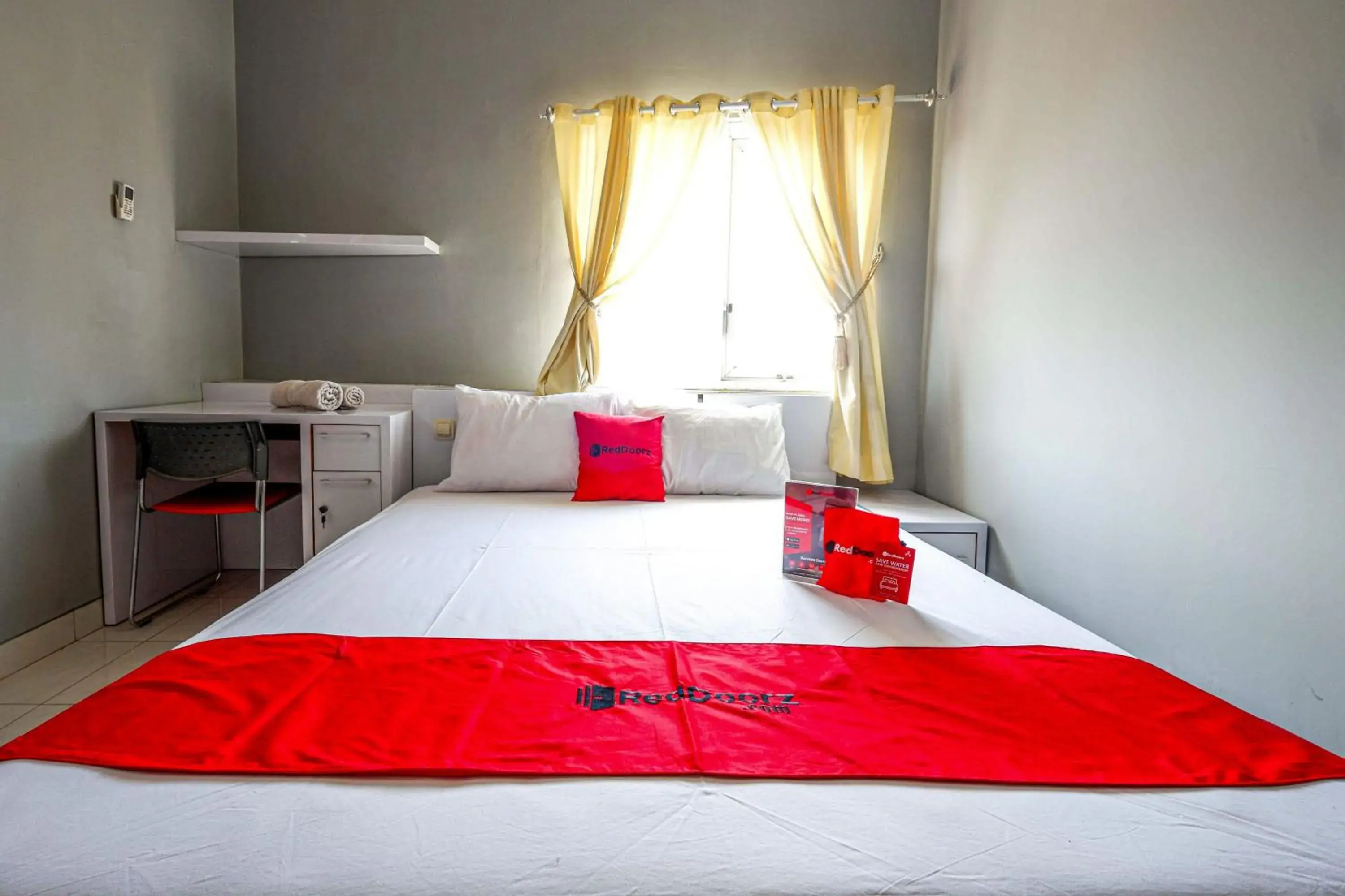 Bedroom, Bed in RedDoorz near Solo Square 3 Bedroom, Bed in RedDoorz near Solo Square 3
