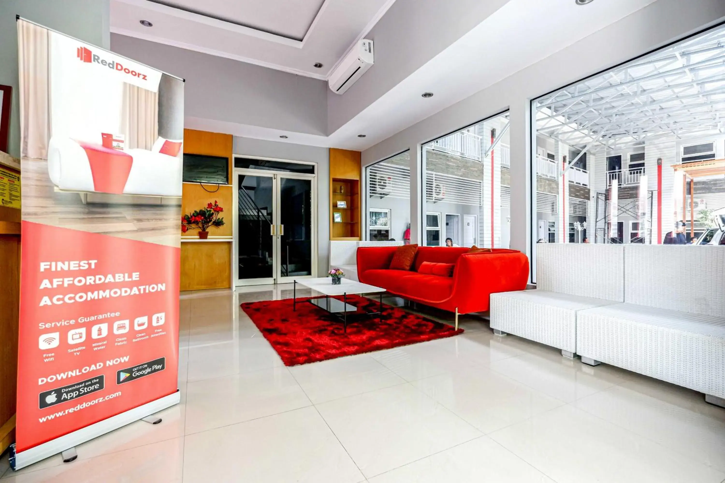 Seating area in RedDoorz near Solo Square 3 Seating area in RedDoorz near Solo Square 3